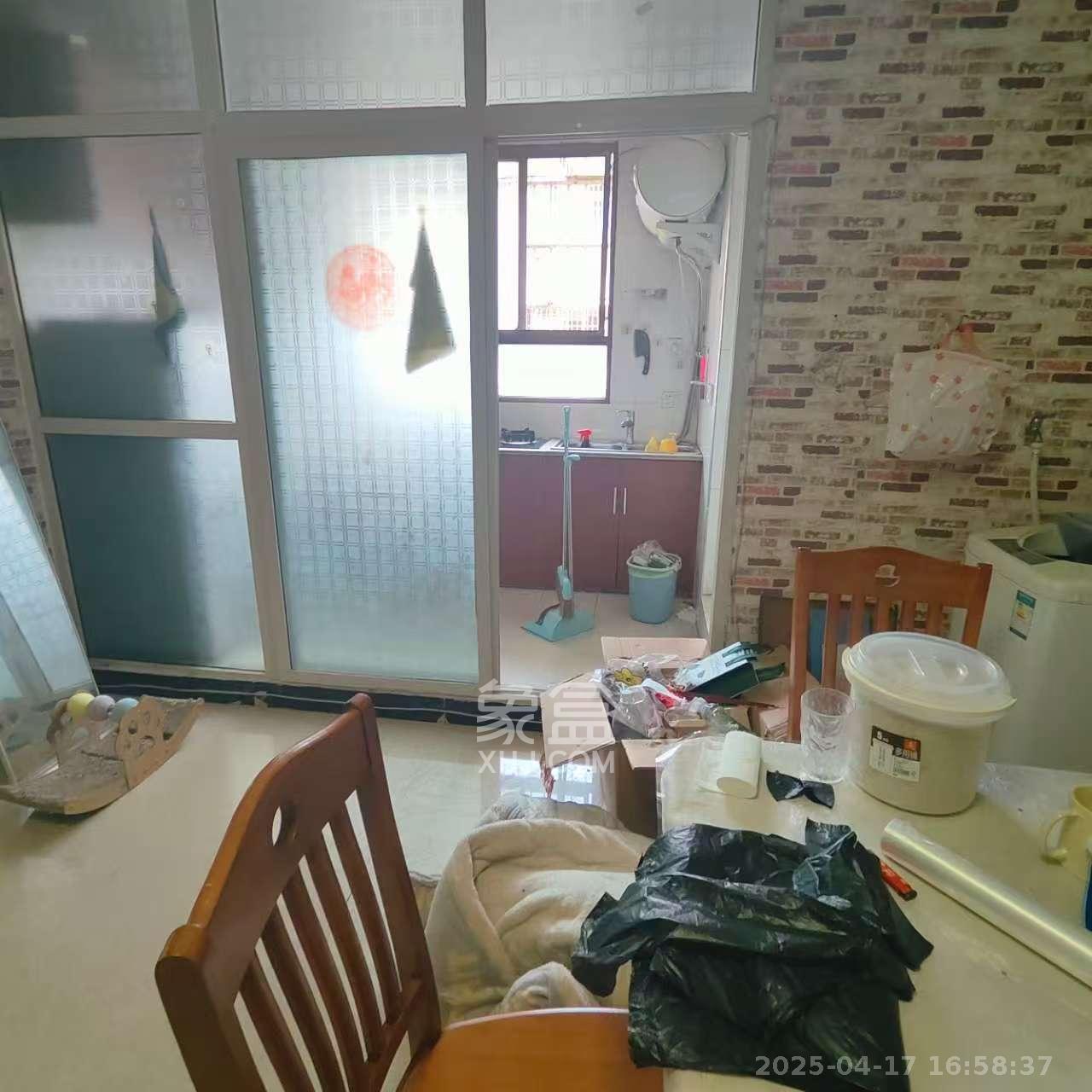 新塘垅小区（高桥物流园）  1室1厅1卫   1350.00元/月室内图
