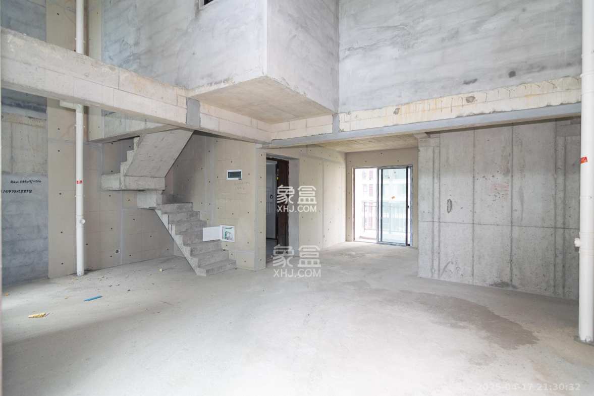 润和雅郡(润和紫郡六期) 4室2厅2卫 120.8万 润和雅郡(润和紫郡六期) 4室2厅2卫 120.8万客厅