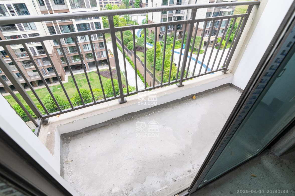 润和雅郡(润和紫郡六期) 4室2厅2卫 120.8万 润和雅郡(润和紫郡六期) 4室2厅2卫 120.8万阳台