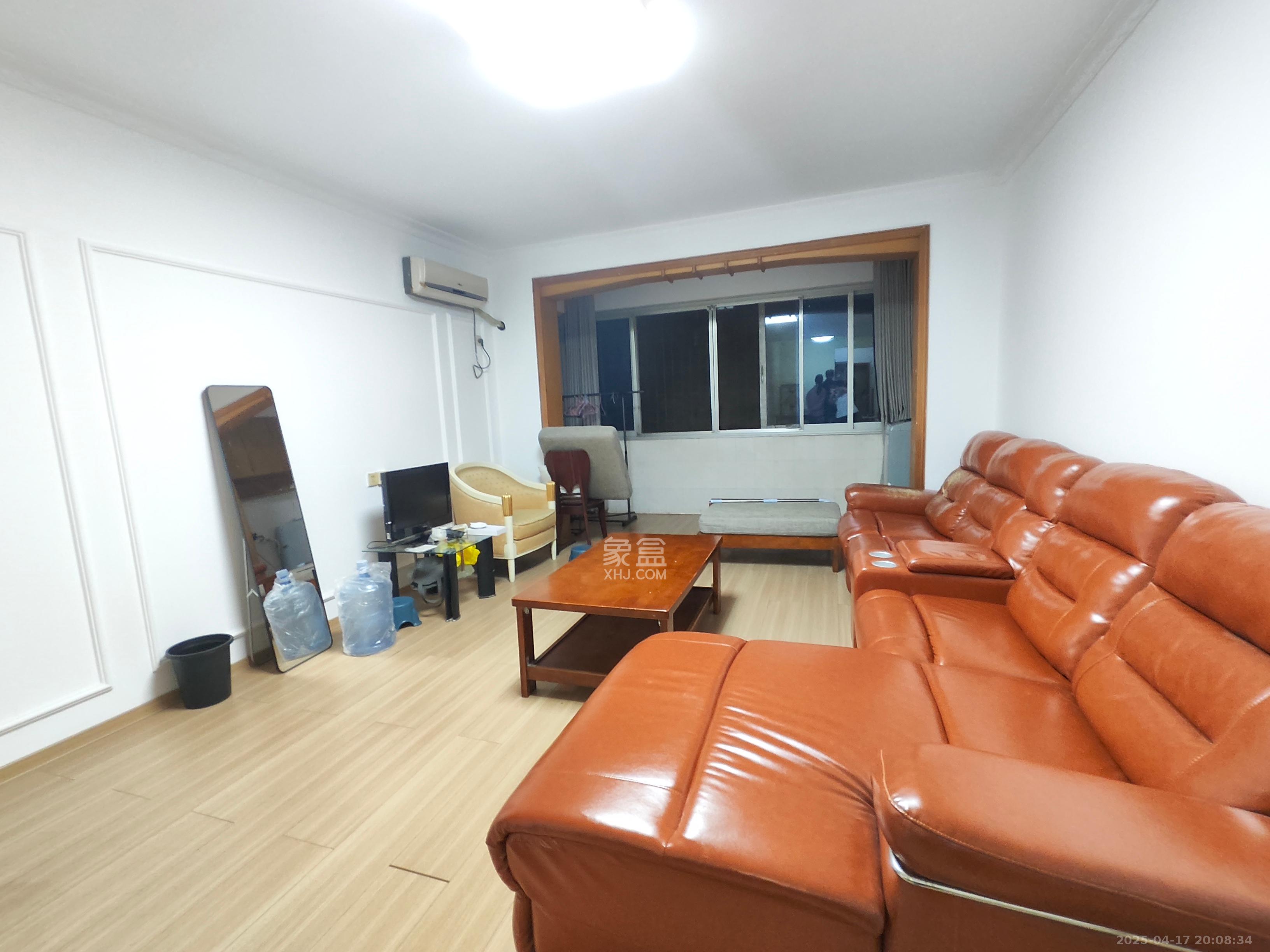 鸿园小区  3室2厅1卫   2600.00元/月室内图
