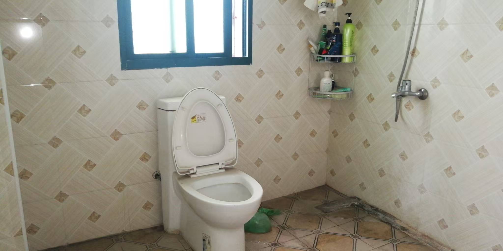 静园小区 3室2厅2卫 2200.0元/月 静园小区 3室2厅2卫 2200.0元/月室内图