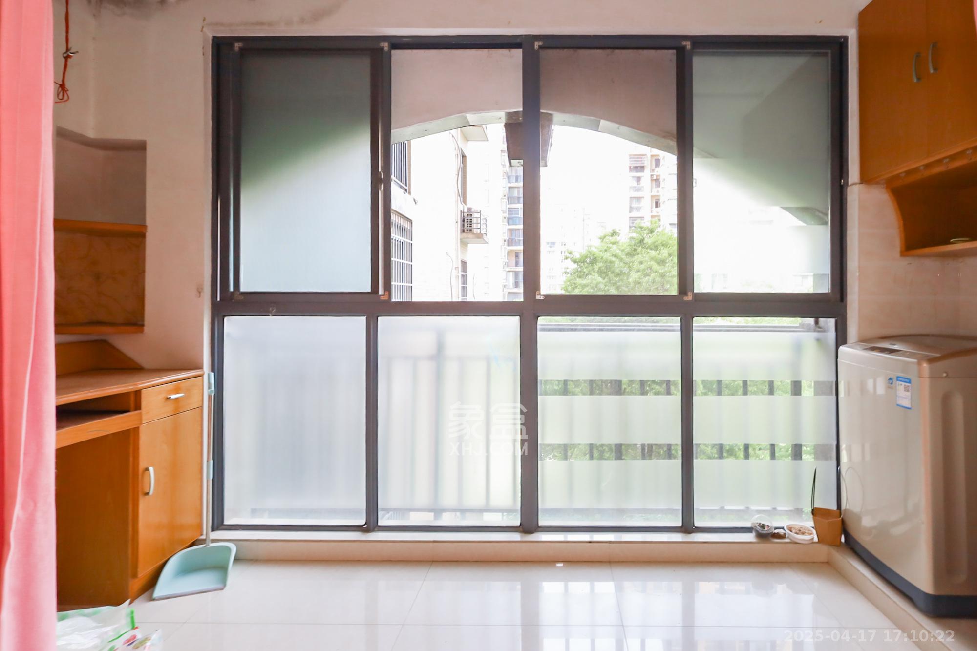 天骄福邸  2室2厅1卫    85.0万 天骄福邸  2室2厅1卫    85.0万阳台