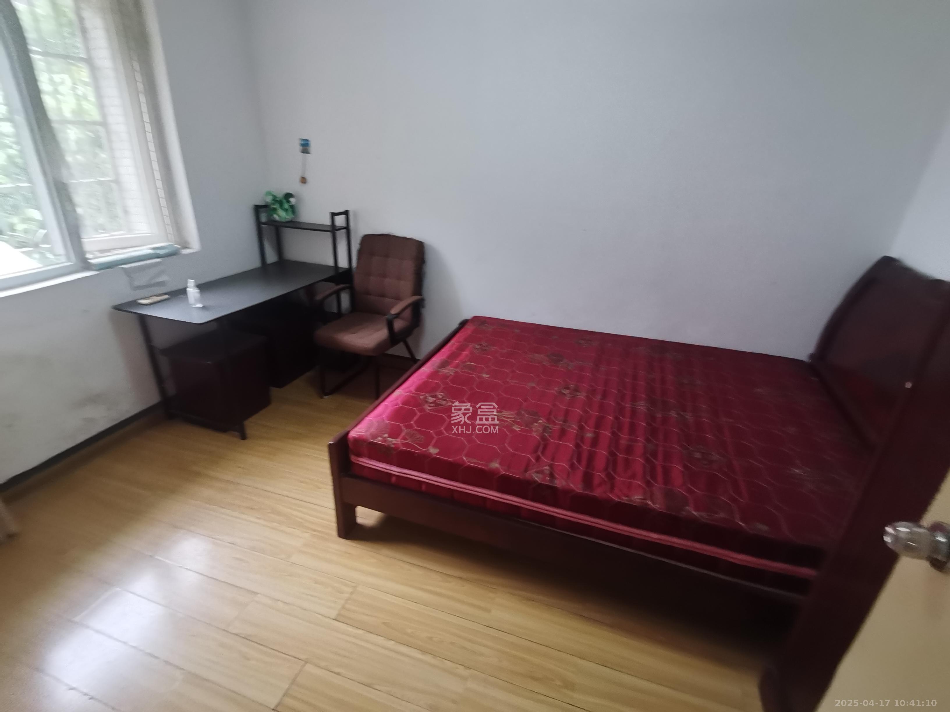 长房凤凰佳园  1室1厅1卫   1300.00元/月室内图