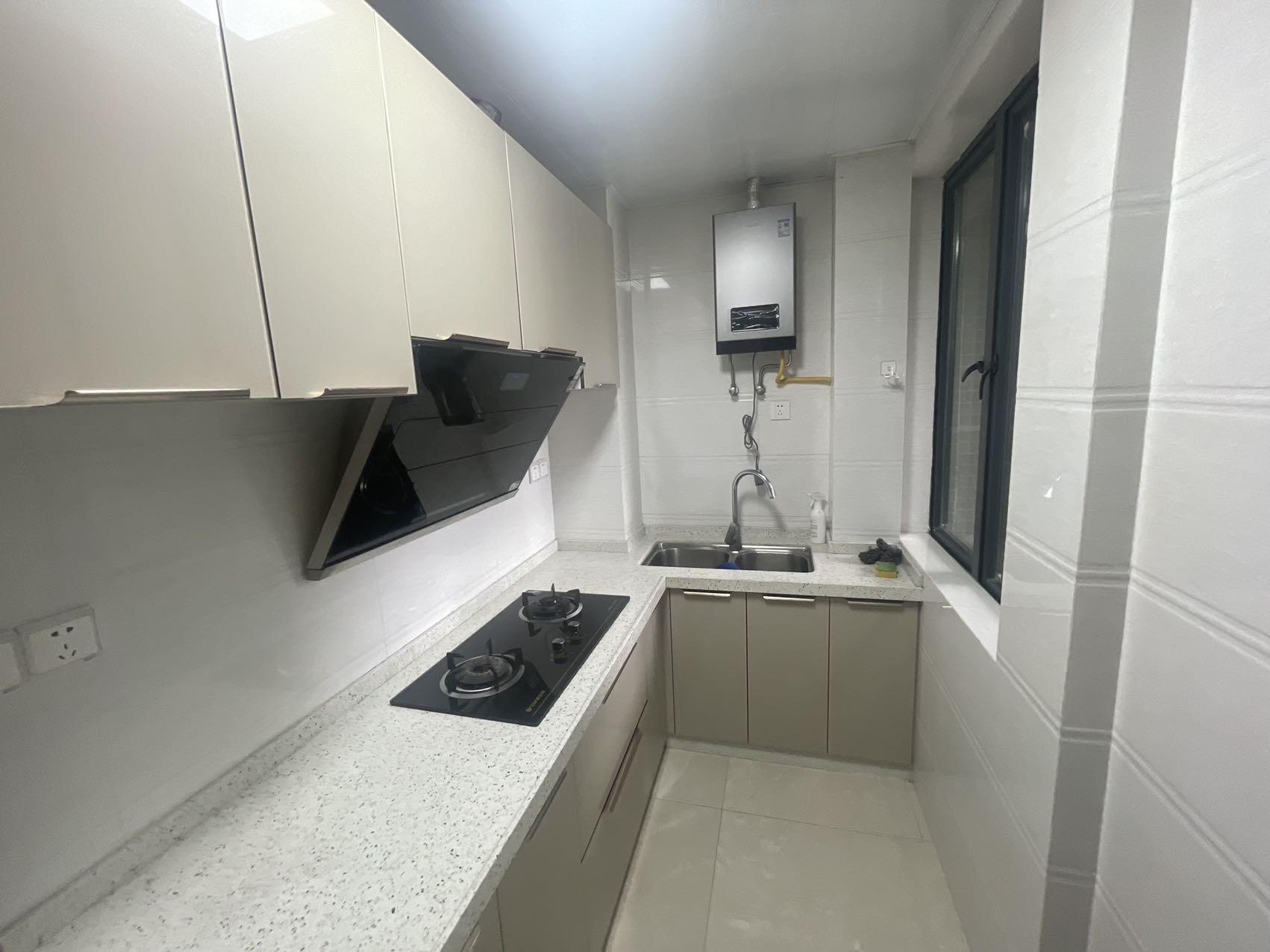 南门口安置小区一期 3室2厅1卫 2200.0元/月 南门口安置小区一期 3室2厅1卫 2200.0元/月室内图