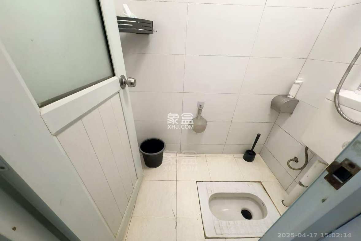 慈善大厦  1室1厅1卫    1100.0元/月 慈善大厦  1室1厅1卫    1100.0元/月室内图1