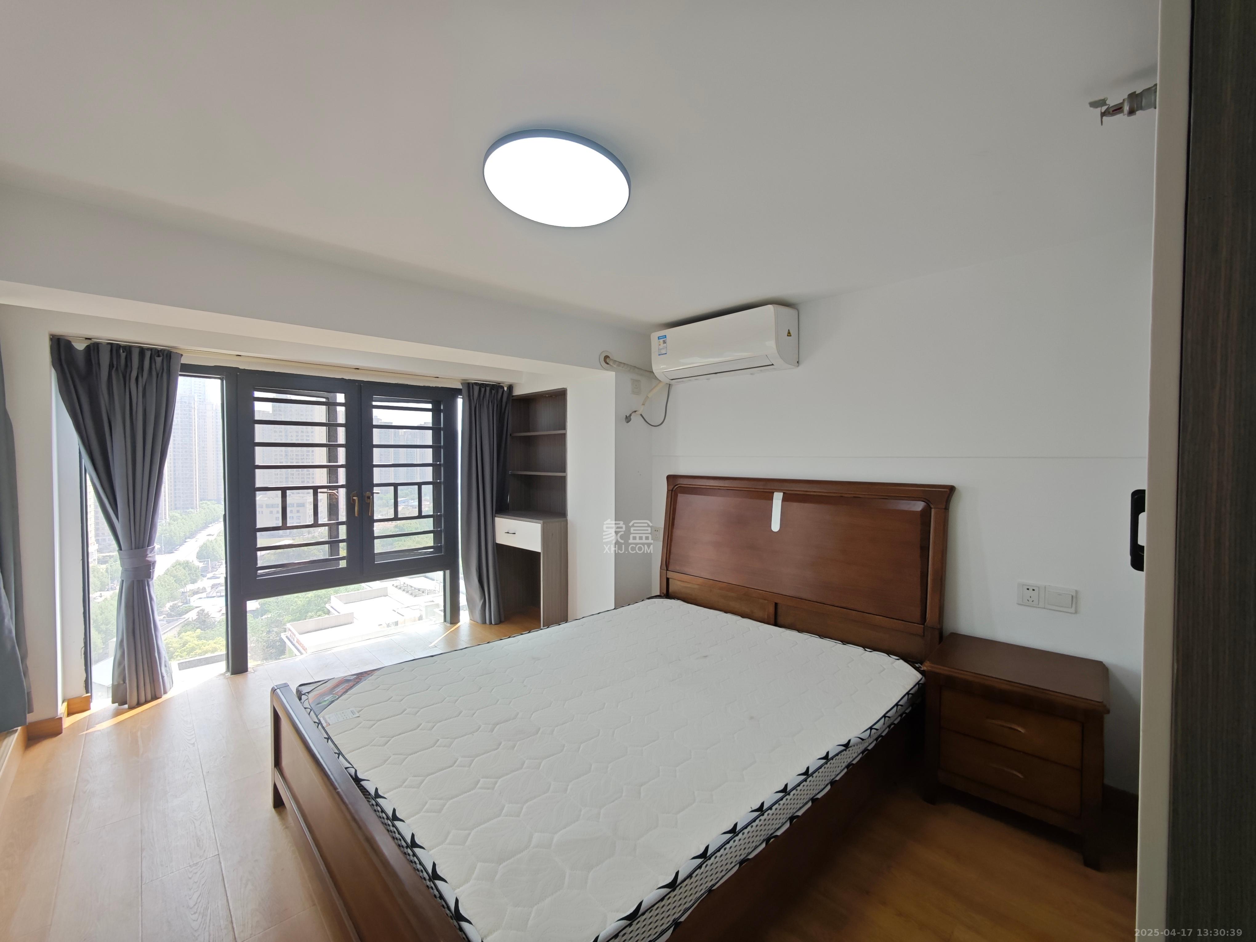 万科金色麦田  3室1厅2卫    2500.0元/月室内图