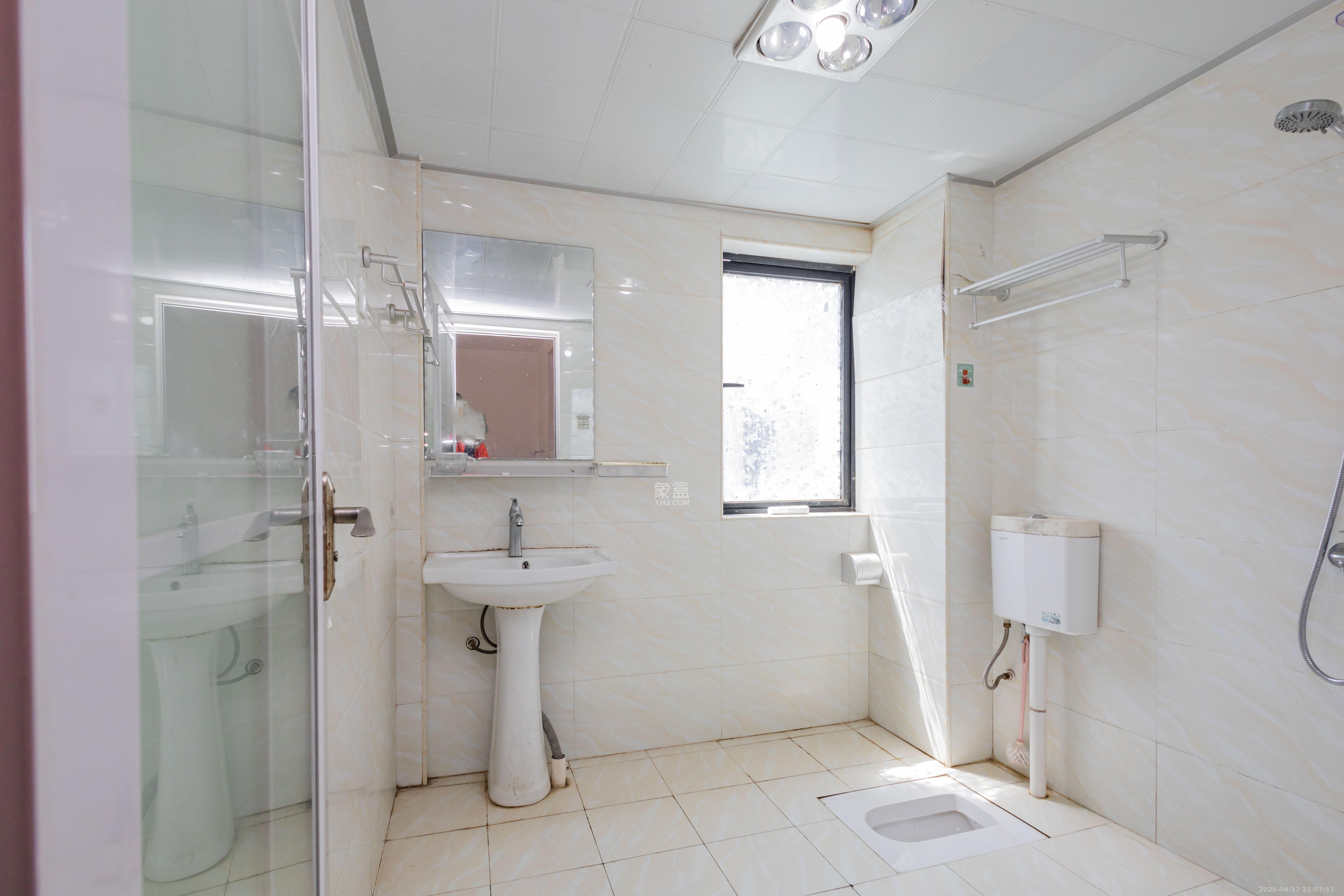 紫御江山 3室1厅1卫 65.8万 紫御江山 3室1厅1卫 65.8万卫生间