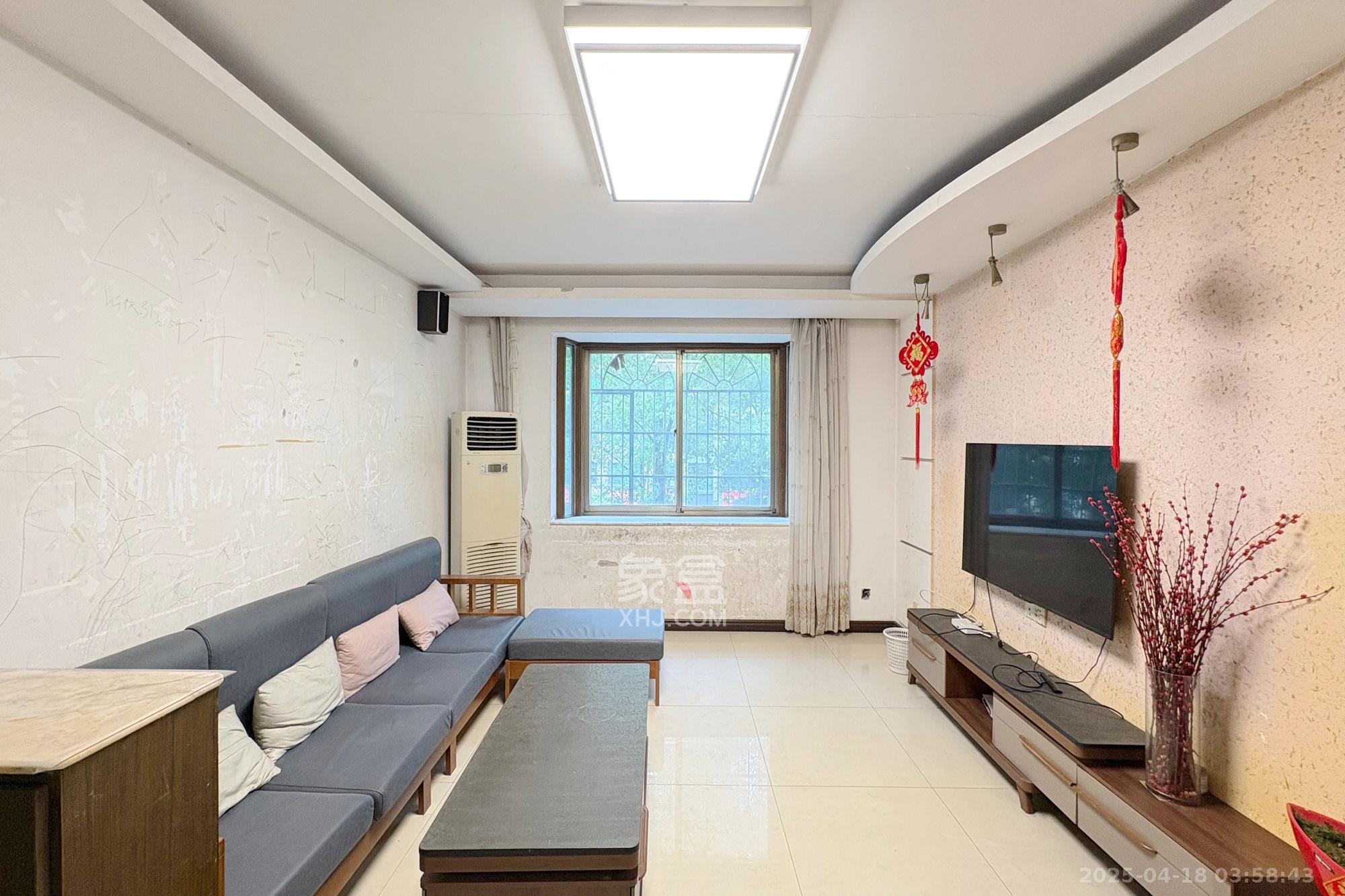 东南明苑 3室1厅1卫 72.0万 东南明苑 3室1厅1卫 72.0万客厅