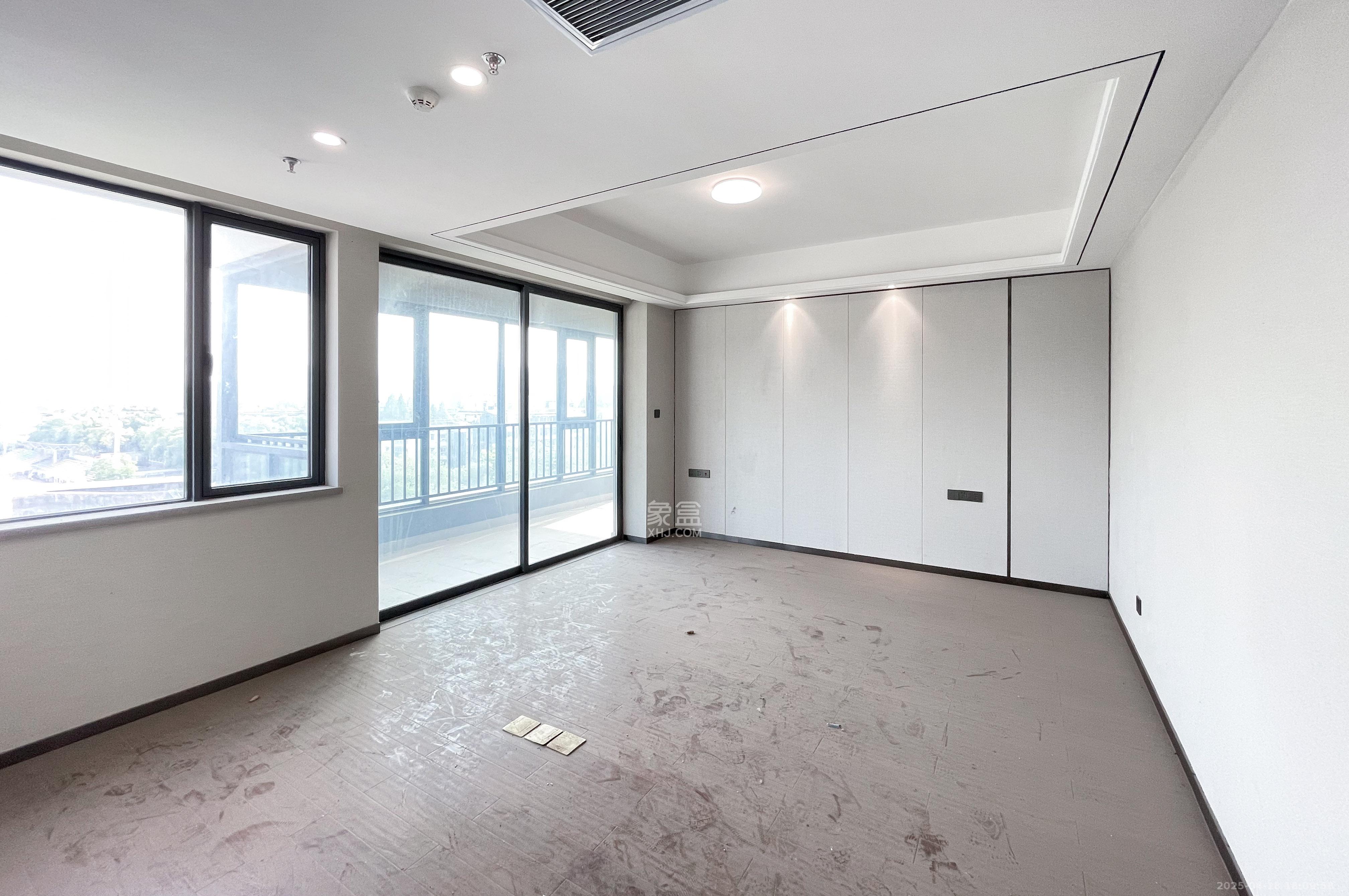 旭辉都会山  4室2厅3卫   460.00万其他