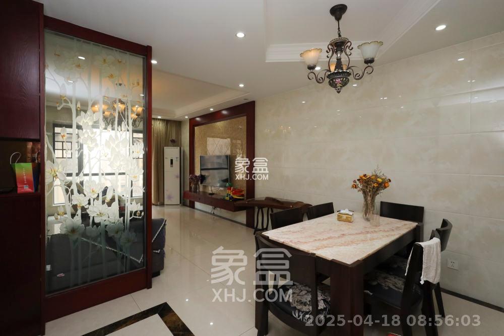 兰亭都荟(璟峰苑) 4室2厅2卫 3700.0元/月 兰亭都荟(璟峰苑) 4室2厅2卫 3700.0元/月室内图