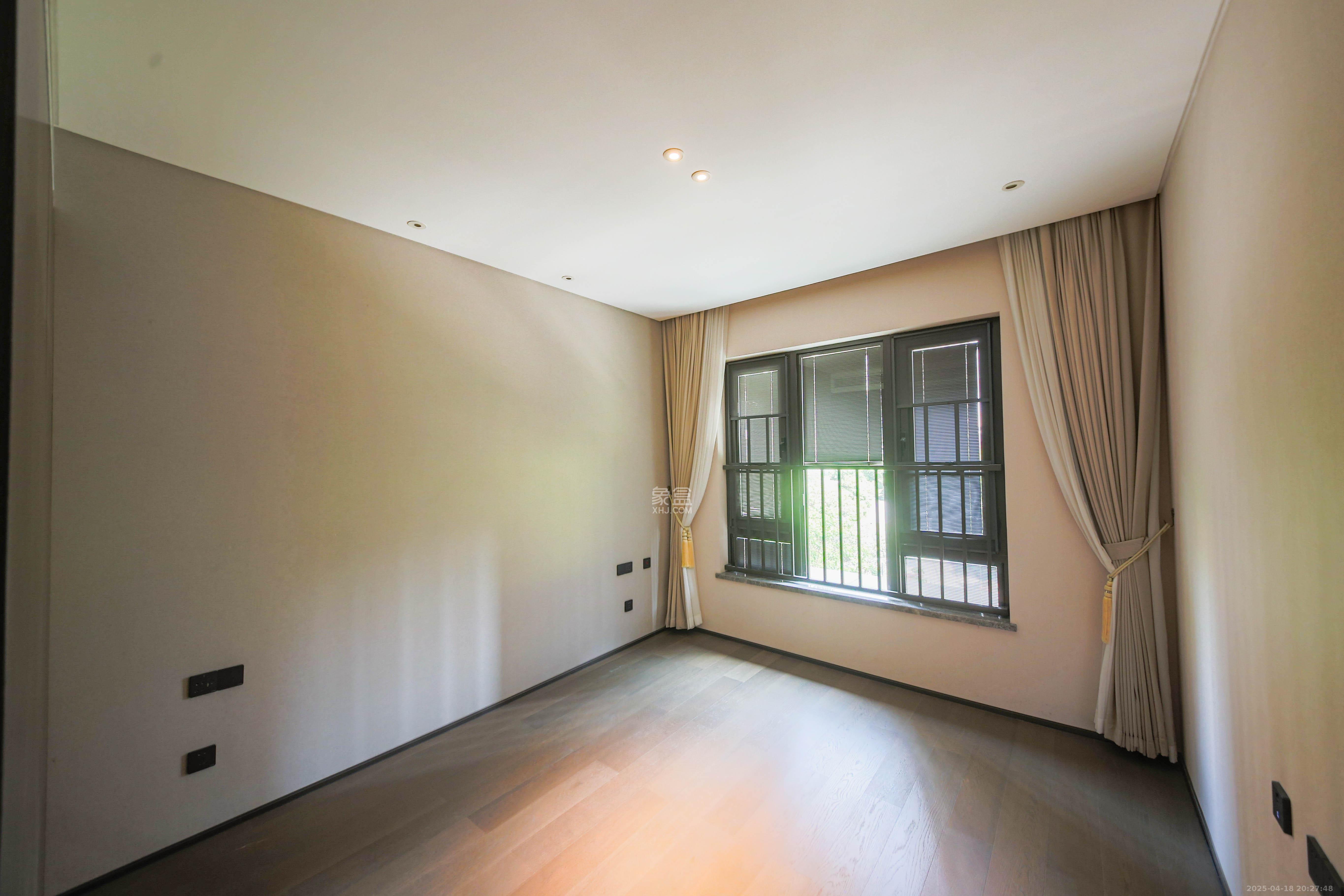 印湘江一期 6室2厅6卫 799.0万 印湘江一期 6室2厅6卫 799.0万卧室