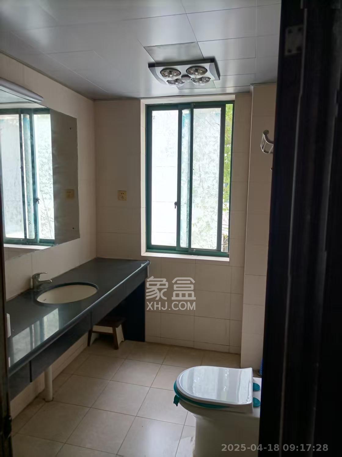 金帆江滨玫瑰园 3室2厅1卫 2500.0元/月 金帆江滨玫瑰园 3室2厅1卫 2500.0元/月室内图