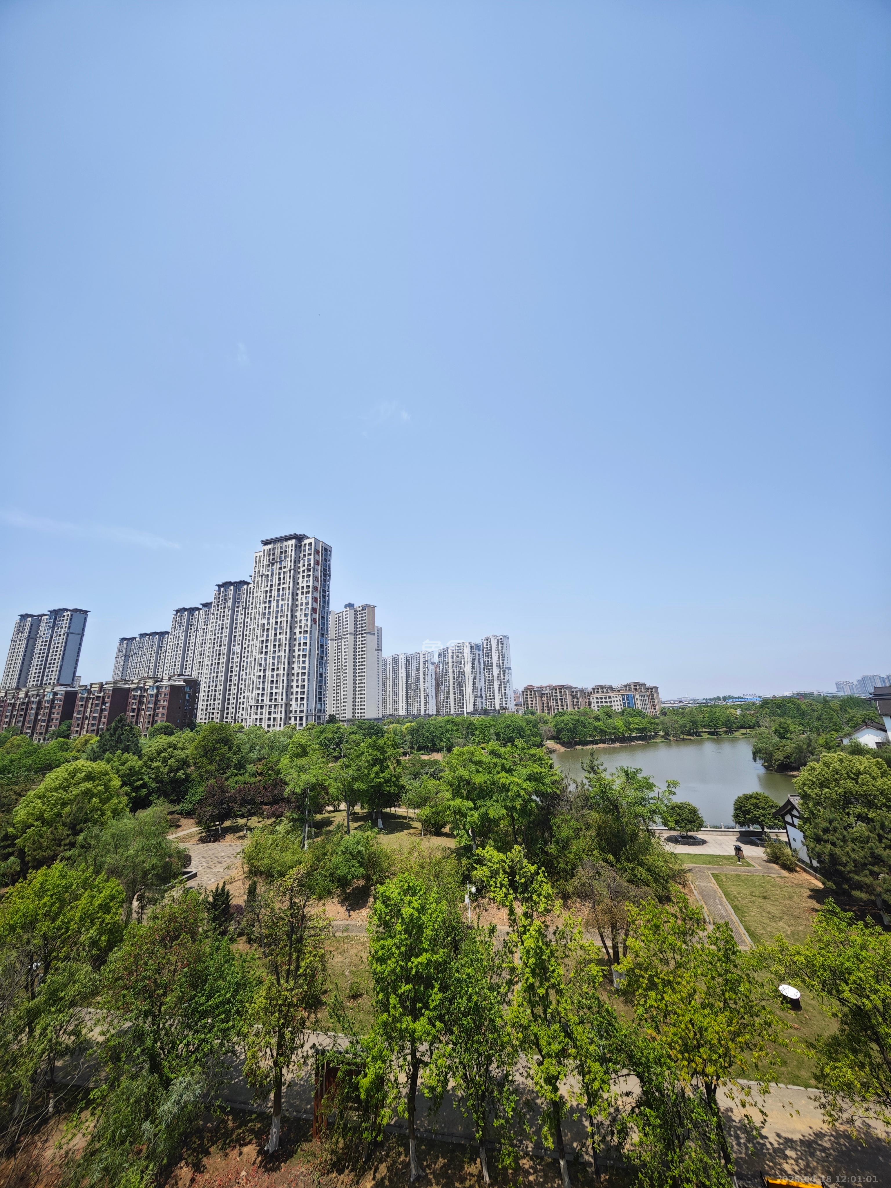 五矿万境水岸  5室3厅4卫   290.00万客厅