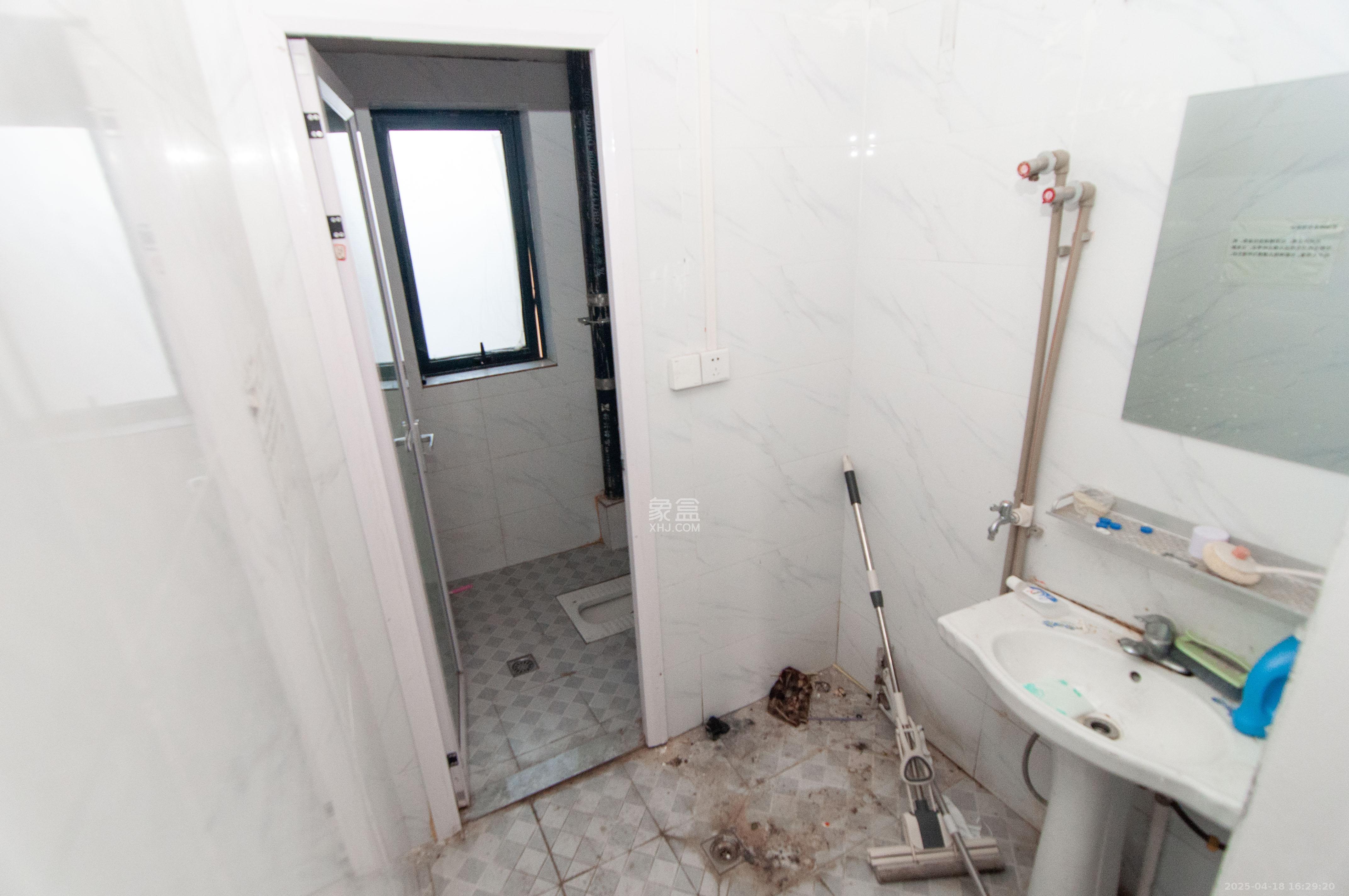 中建梅溪湖中心  4室2厅2卫   158.00万其他