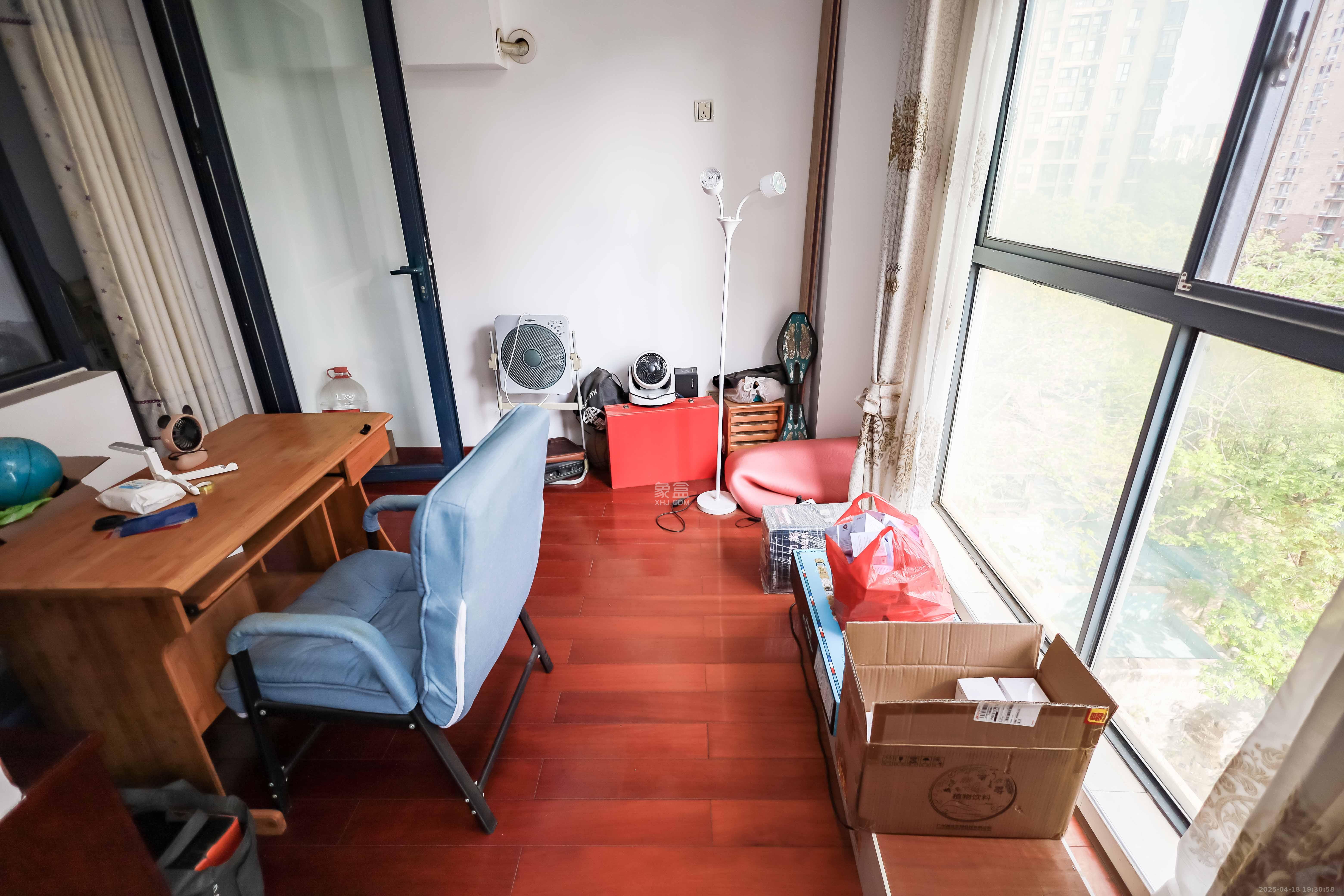 北京御园一二期(国泰嘉园) 4室2厅2卫 165.0万 北京御园一二期(国泰嘉园) 4室2厅2卫 165.0万阳台