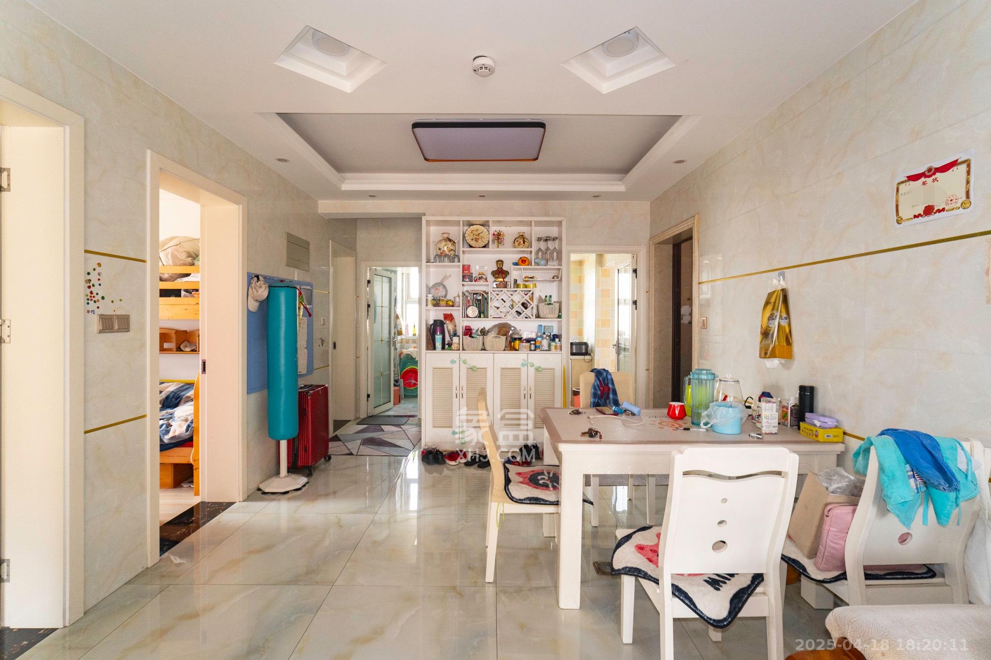 金科时代中心 3室2厅2卫 78.8万 金科时代中心 3室2厅2卫 78.8万客厅