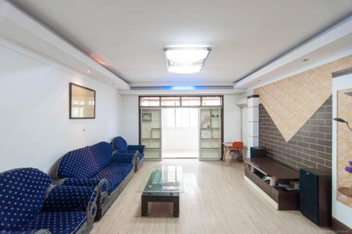 卓峰家园 3室2厅2卫 76.0万 卓峰家园 3室2厅2卫 76.0万客厅