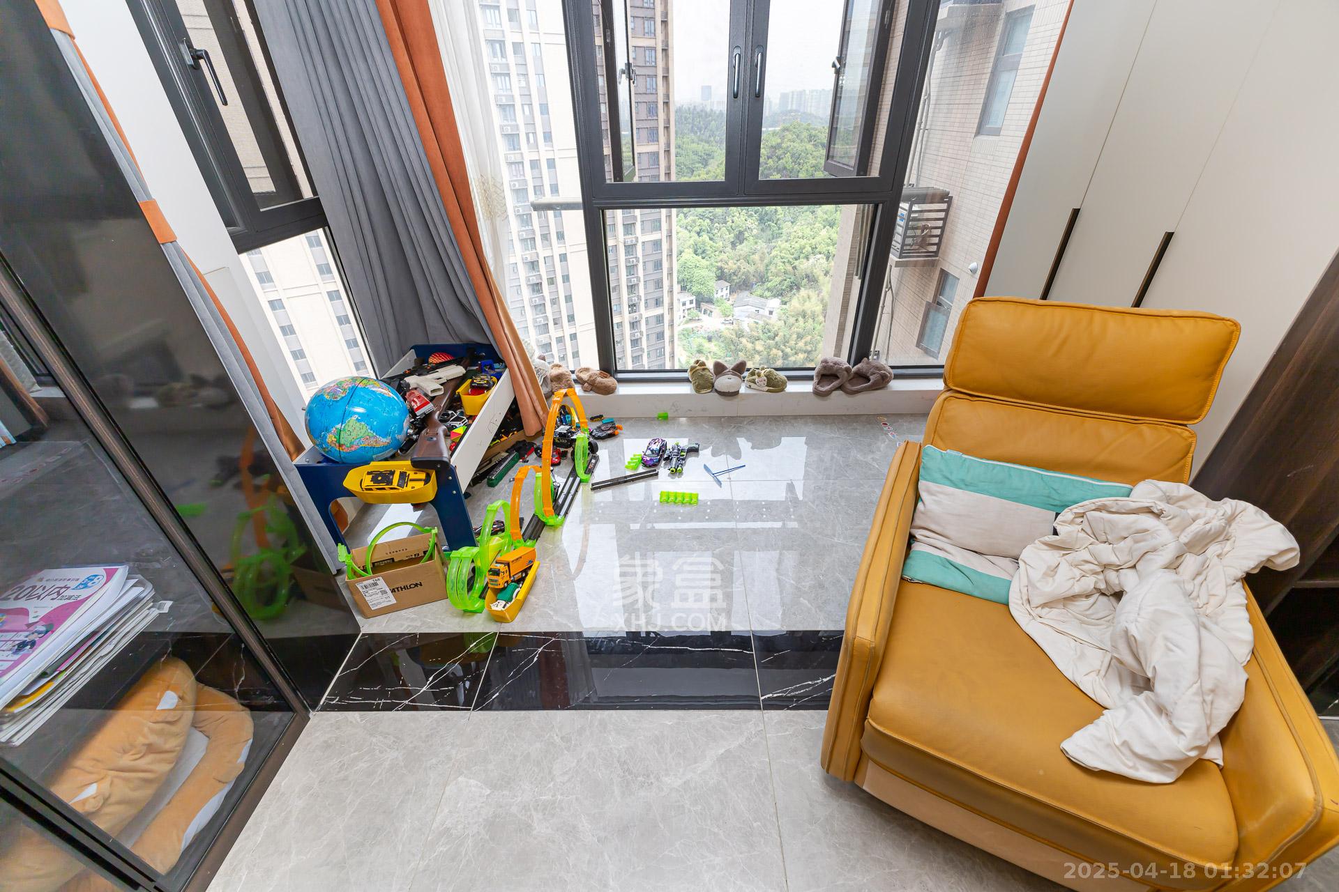 时代倾城四期 3室2厅2卫 120.0万 时代倾城四期 3室2厅2卫 120.0万阳台