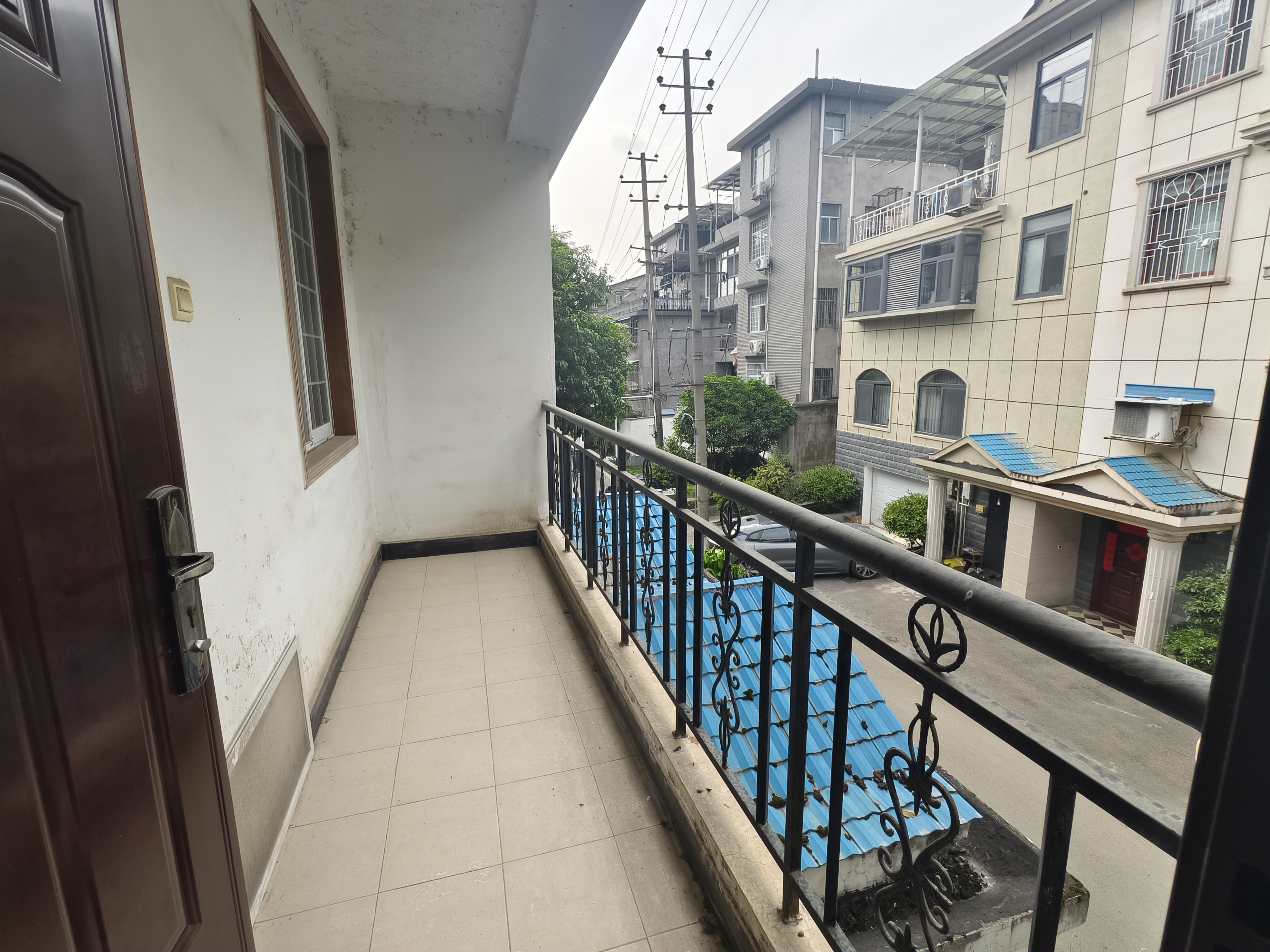 阳光别墅  5室2厅2卫    155.0万 阳光别墅  5室2厅2卫    155.0万客厅