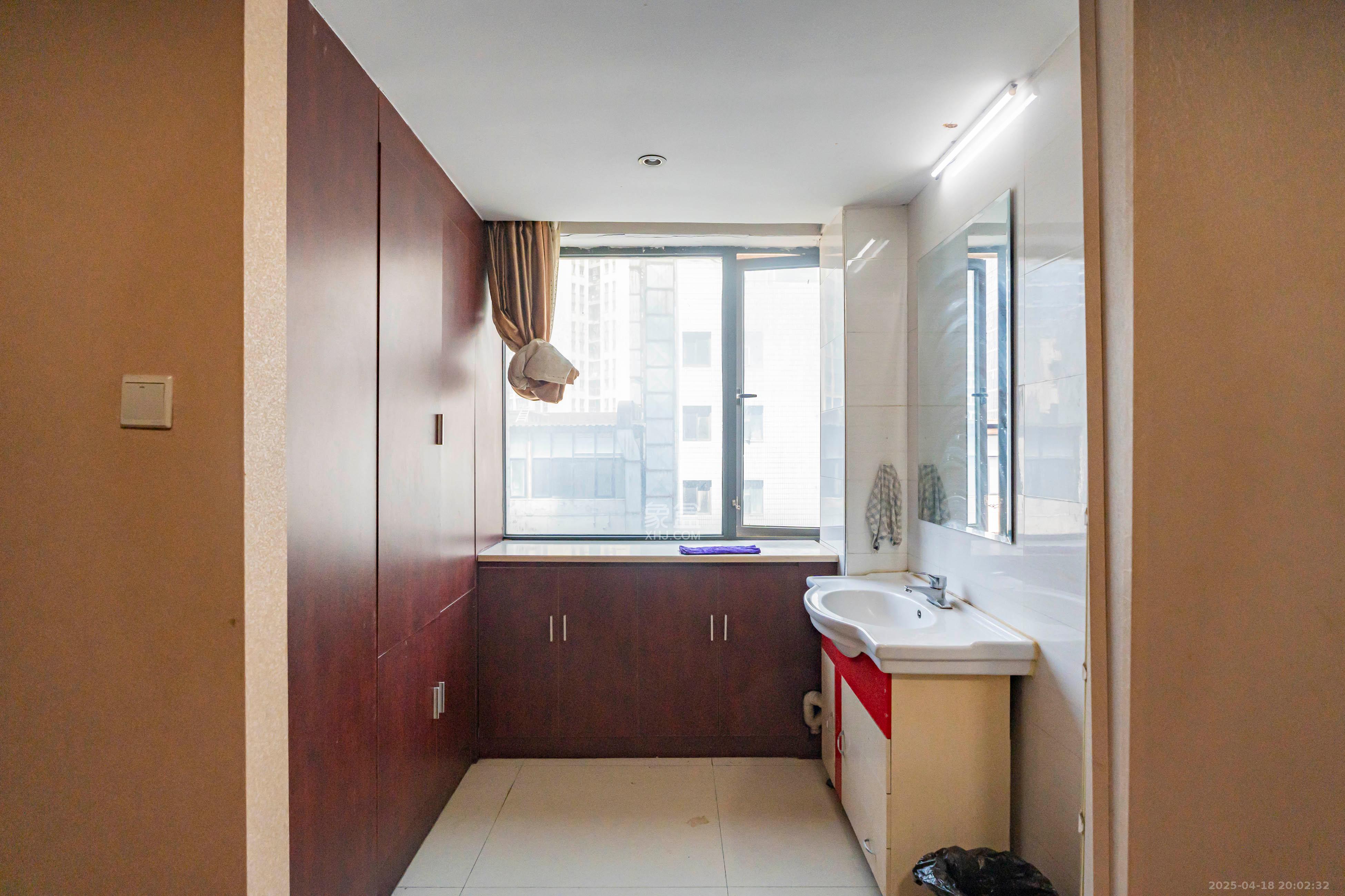 名富公寓  1室1厅1卫    55.0万 名富公寓  1室1厅1卫    55.0万厨房