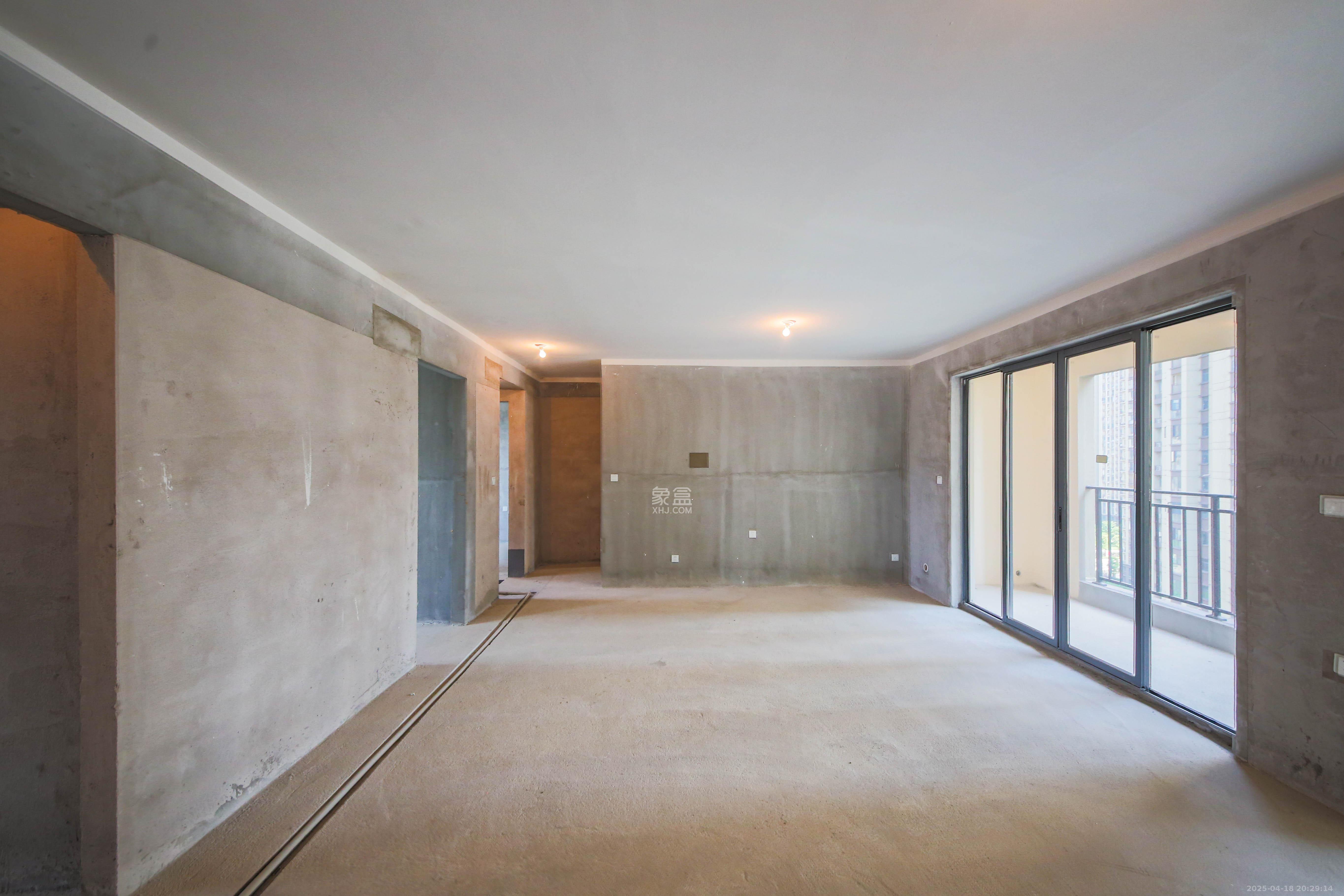 中建钰和城  4室2厅2卫   172.00万客厅