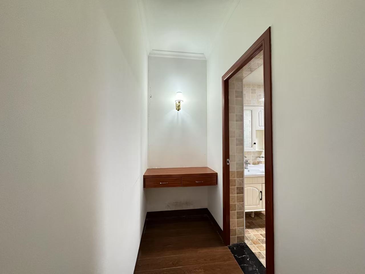 滨江花园  3室2厅2卫    56.8万 滨江花园  3室2厅2卫    56.8万室内图