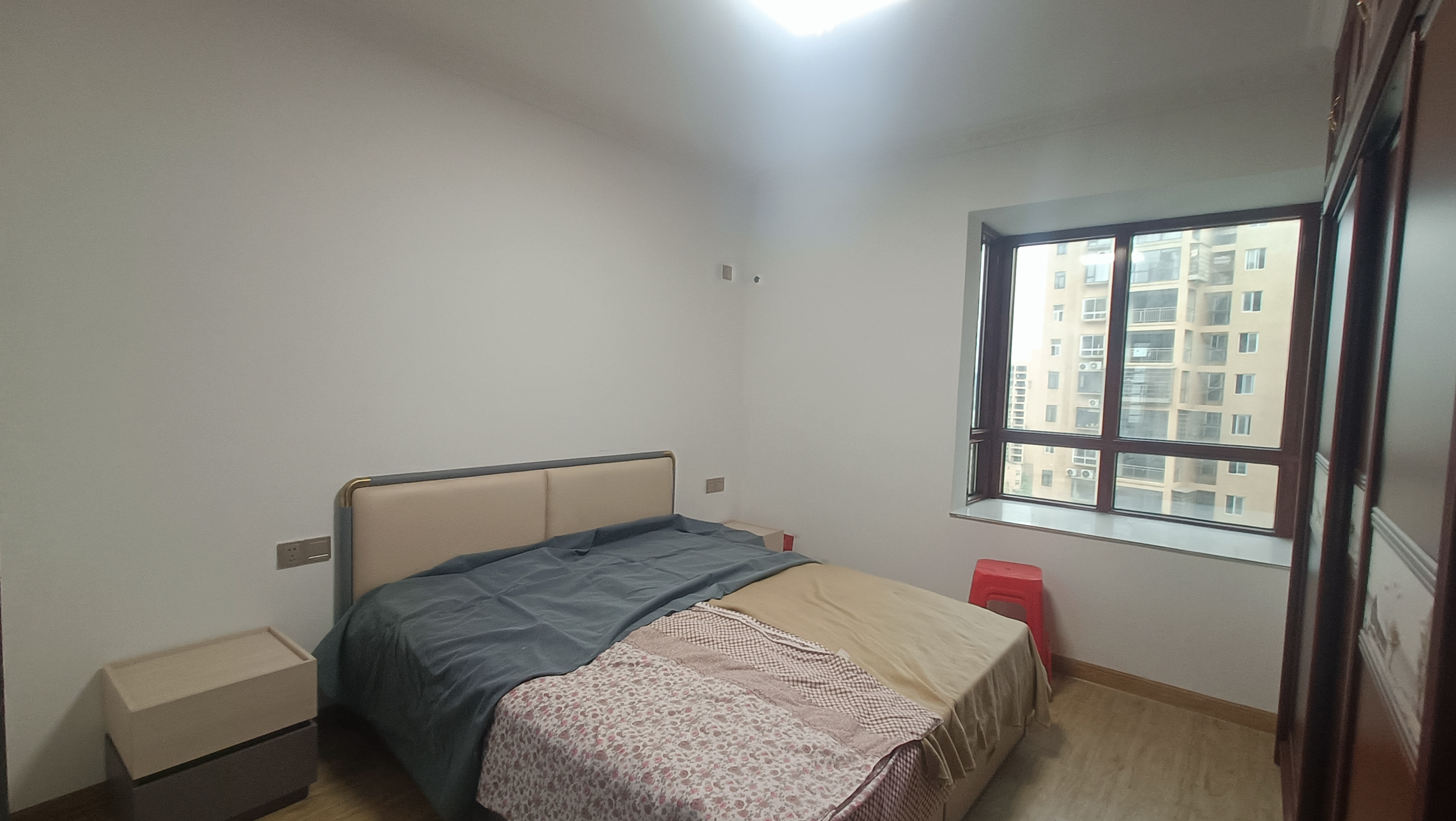 一六九.星城  3室2厅2卫    1800.0元/月室内图