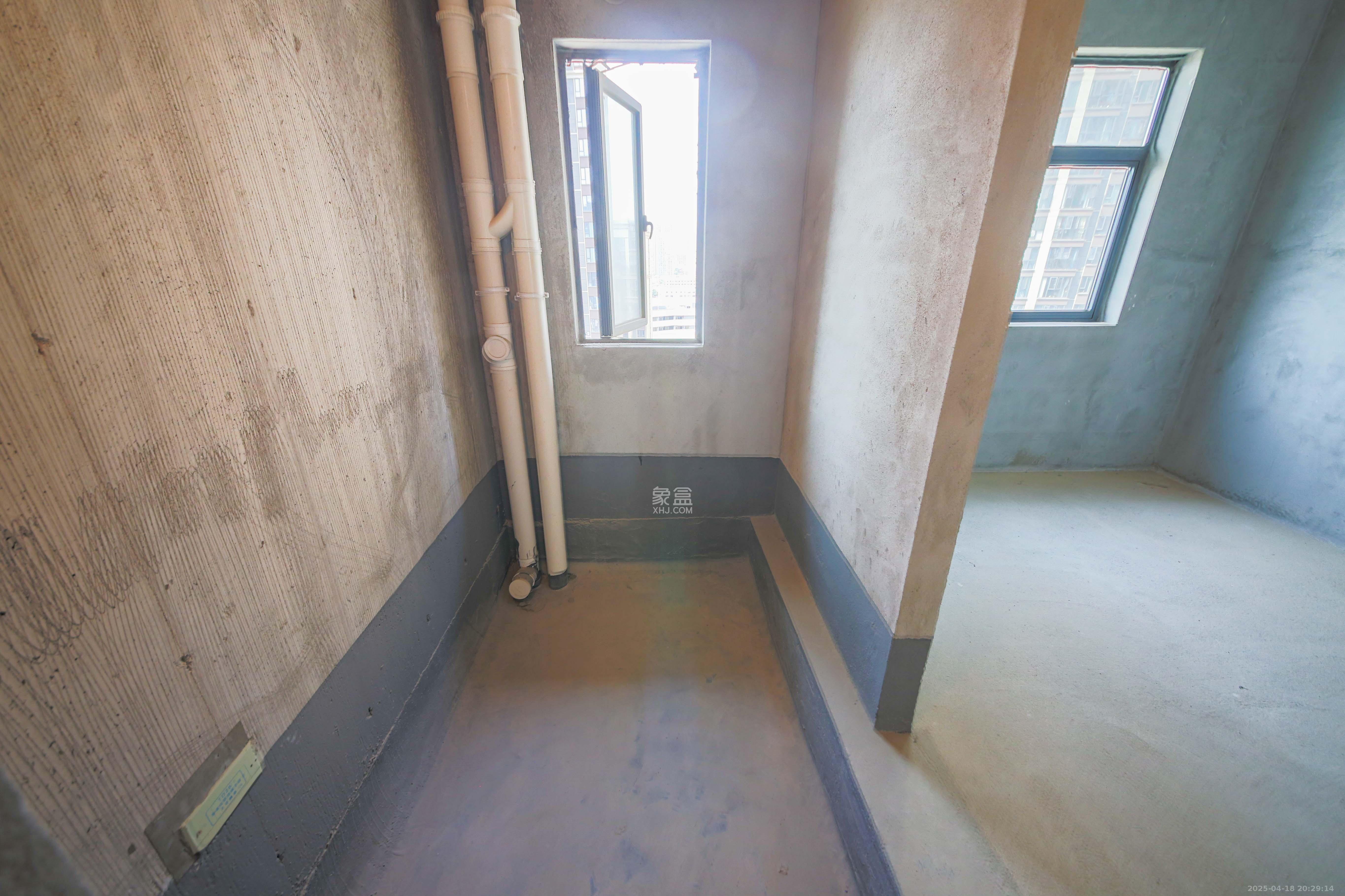 中建钰和城  4室2厅2卫   172.00万卫生间