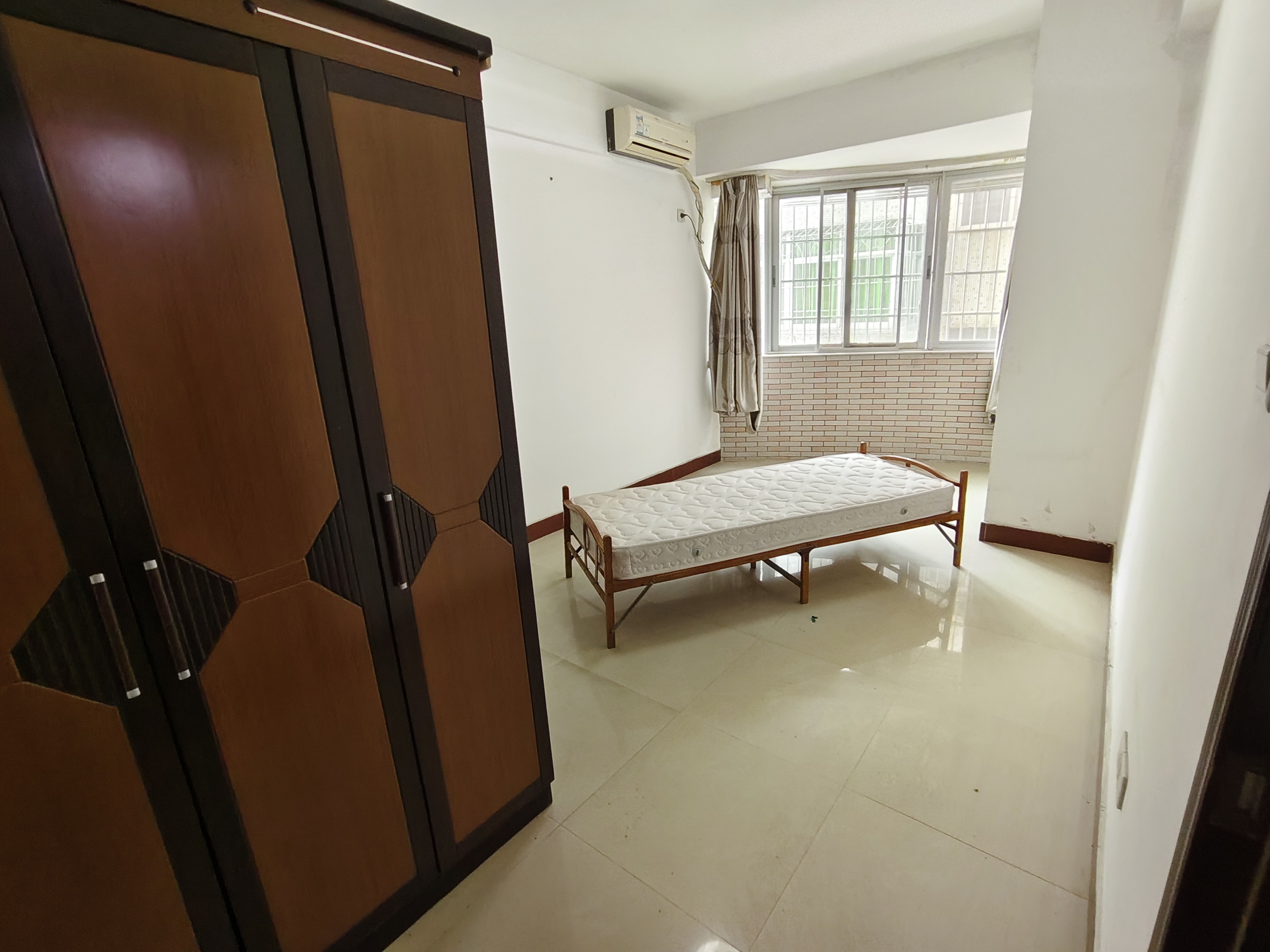 荣静大厦 2室1厅1卫 1400.0元/月 荣静大厦 2室1厅1卫 1400.0元/月室内图