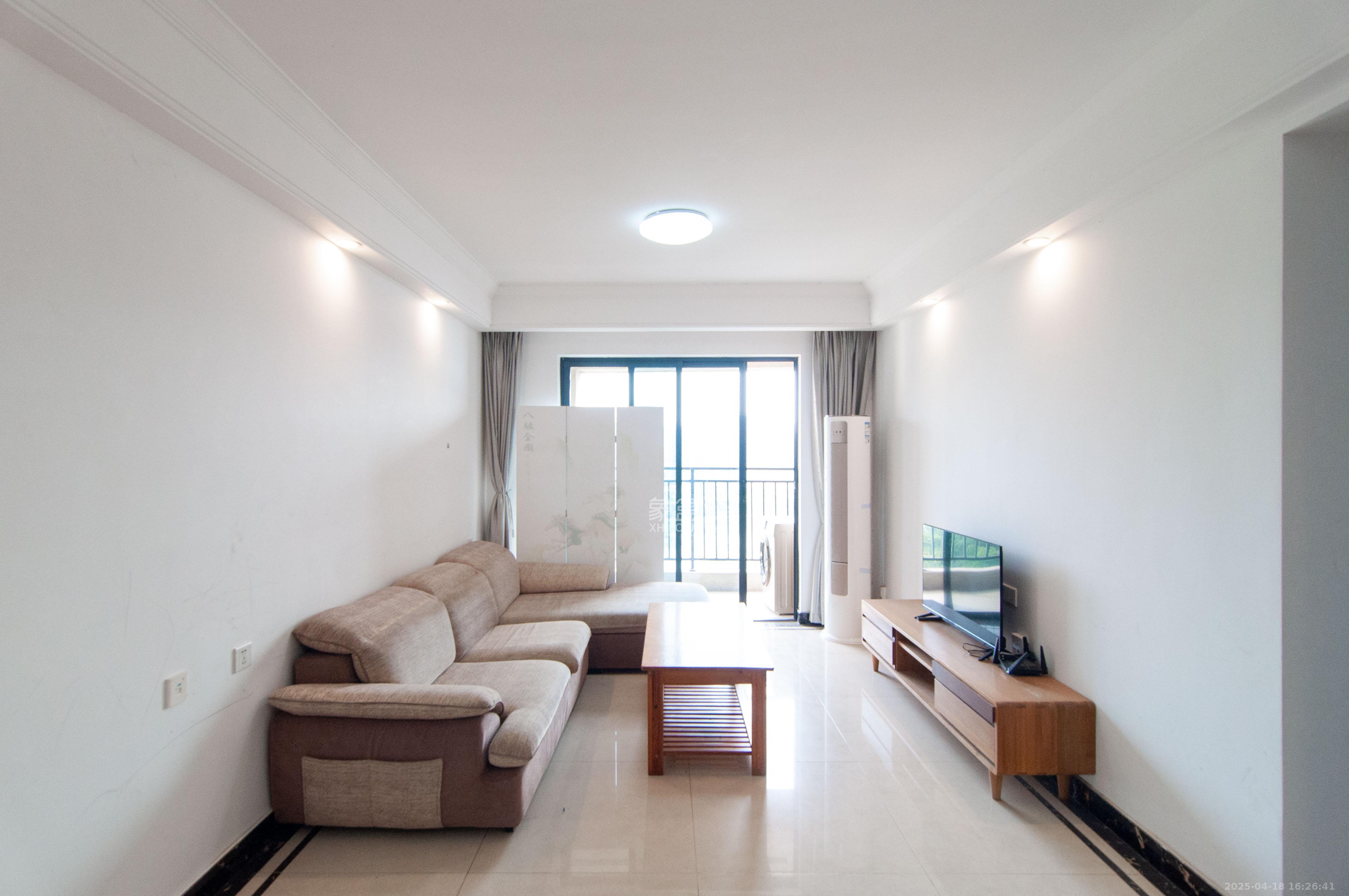 中海梅溪湖壹号  3室2厅2卫    159.0万 中海梅溪湖壹号  3室2厅2卫    159.0万客厅