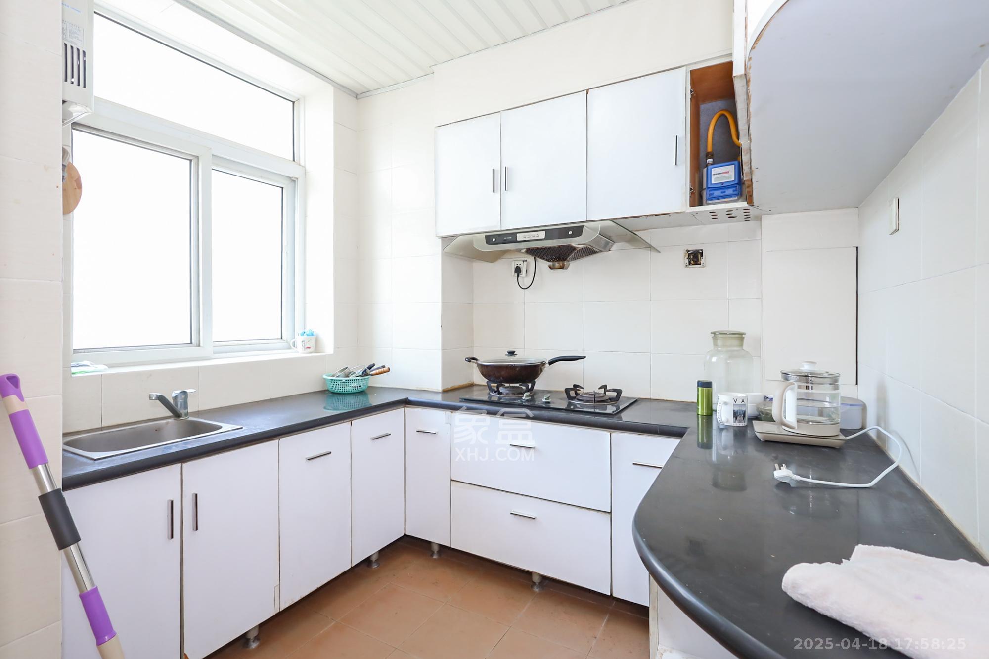 江岸景苑 3室2厅2卫 165.0万 江岸景苑 3室2厅2卫 165.0万厨房