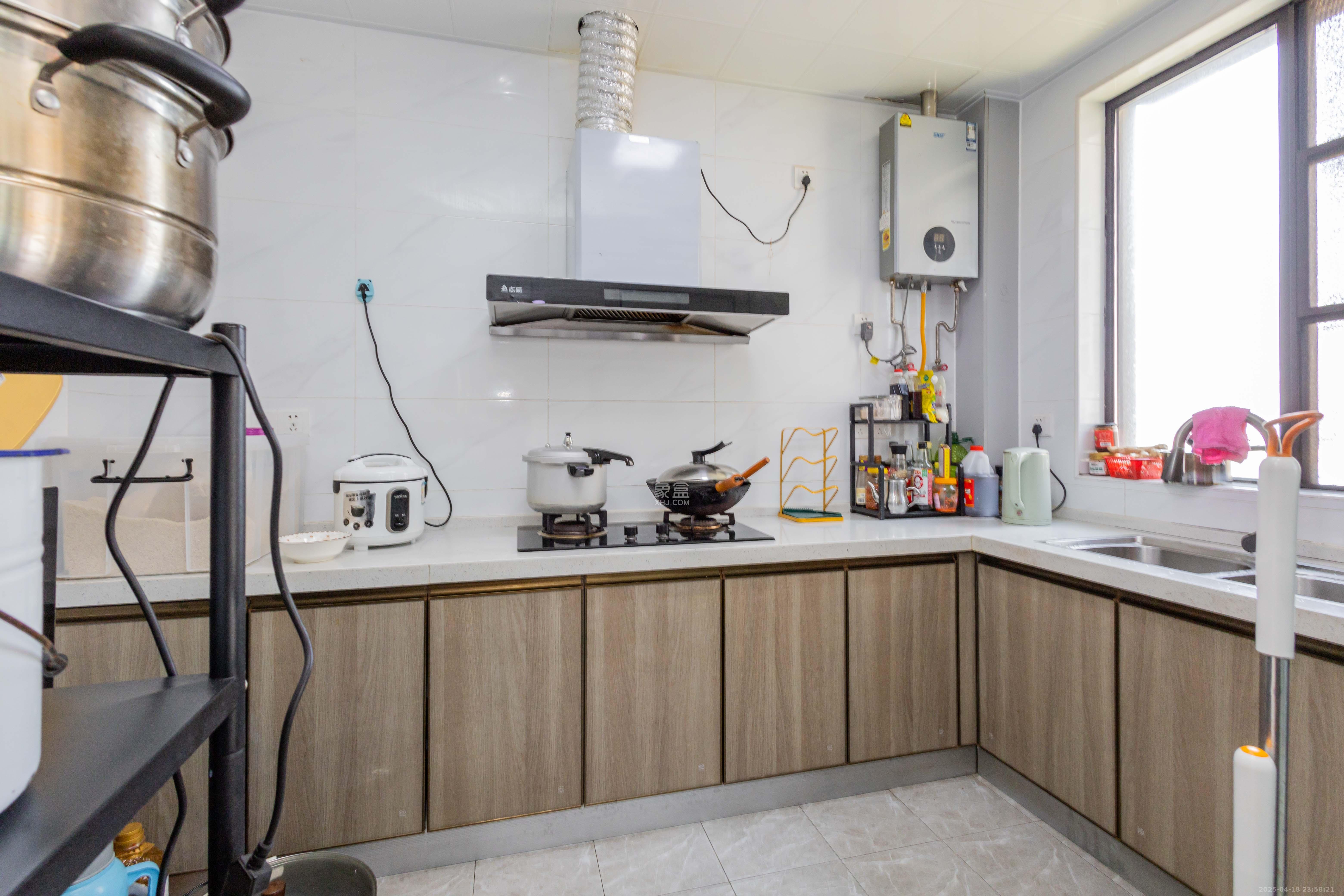 金广星苑  3室2厅2卫    68.8万 金广星苑  3室2厅2卫    68.8万厨房