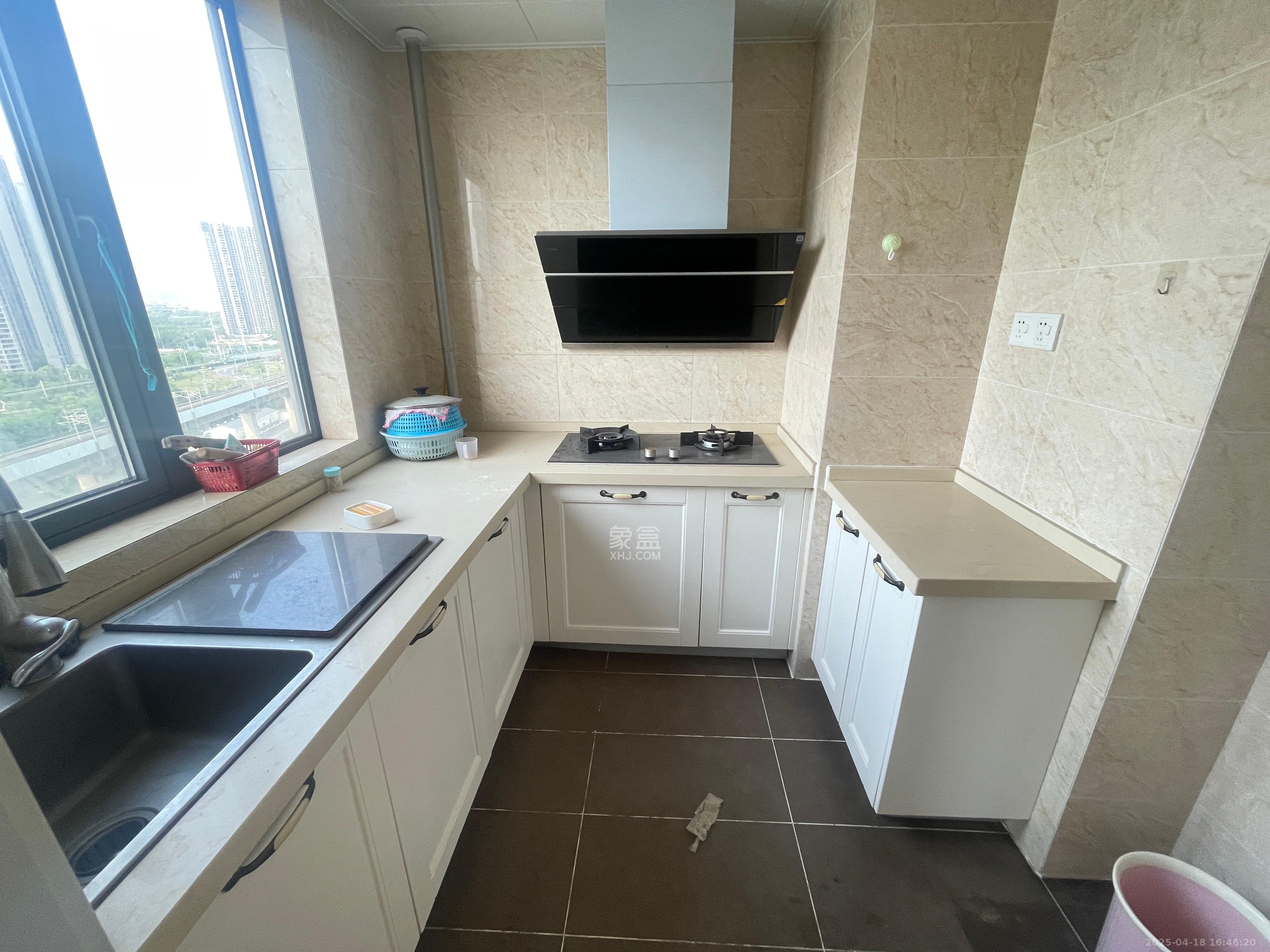 万科魅力之城观澜里 3室2厅2卫 2700.0元/月 万科魅力之城观澜里 3室2厅2卫 2700.0元/月室内图