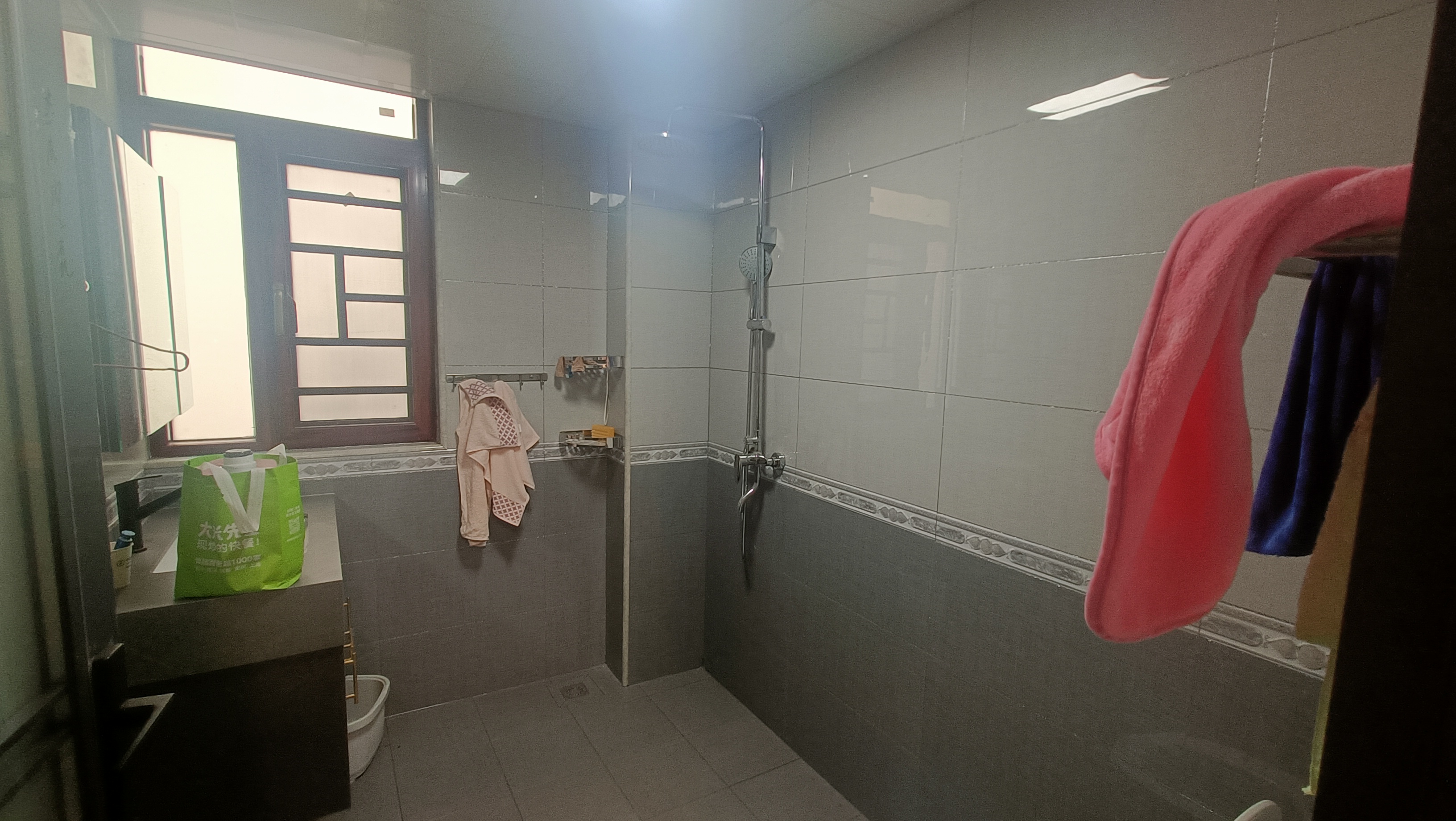 一六九.星城  3室2厅2卫    1800.0元/月室内图