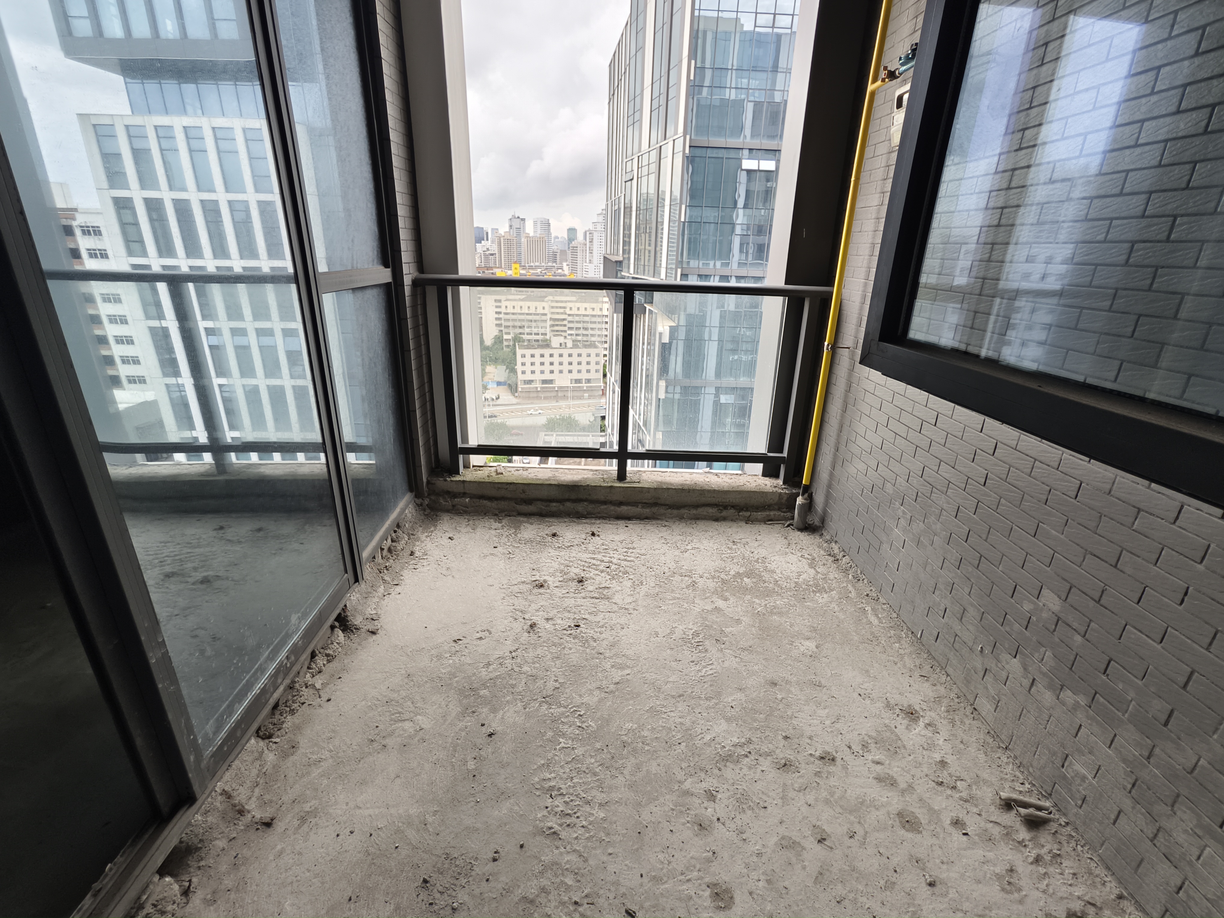 海秀中央(海秀中路50号海秀广场) 1室0厅1卫 98.0万 海秀中央(海秀中路50号海秀广场) 1室0厅1卫 98.0万室内图