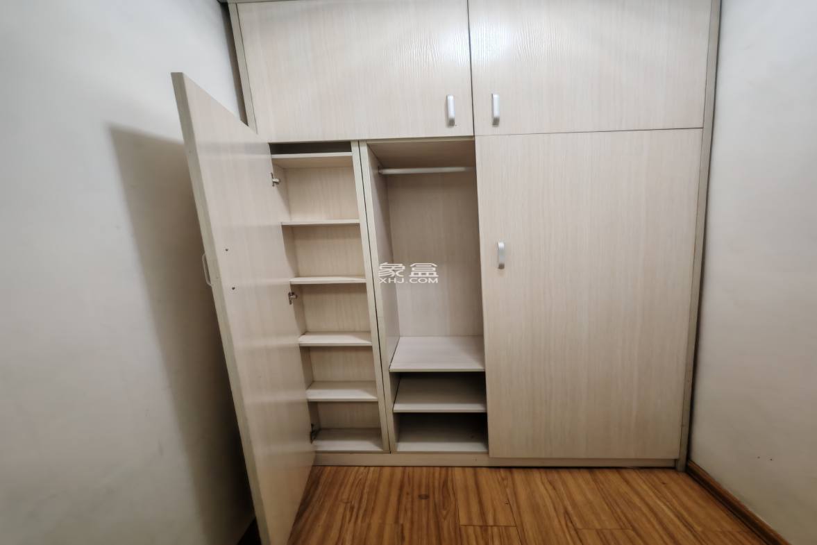 四季华庭龙城 1室1厅1卫 1500.0元/月 四季华庭龙城 1室1厅1卫 1500.0元/月室内图