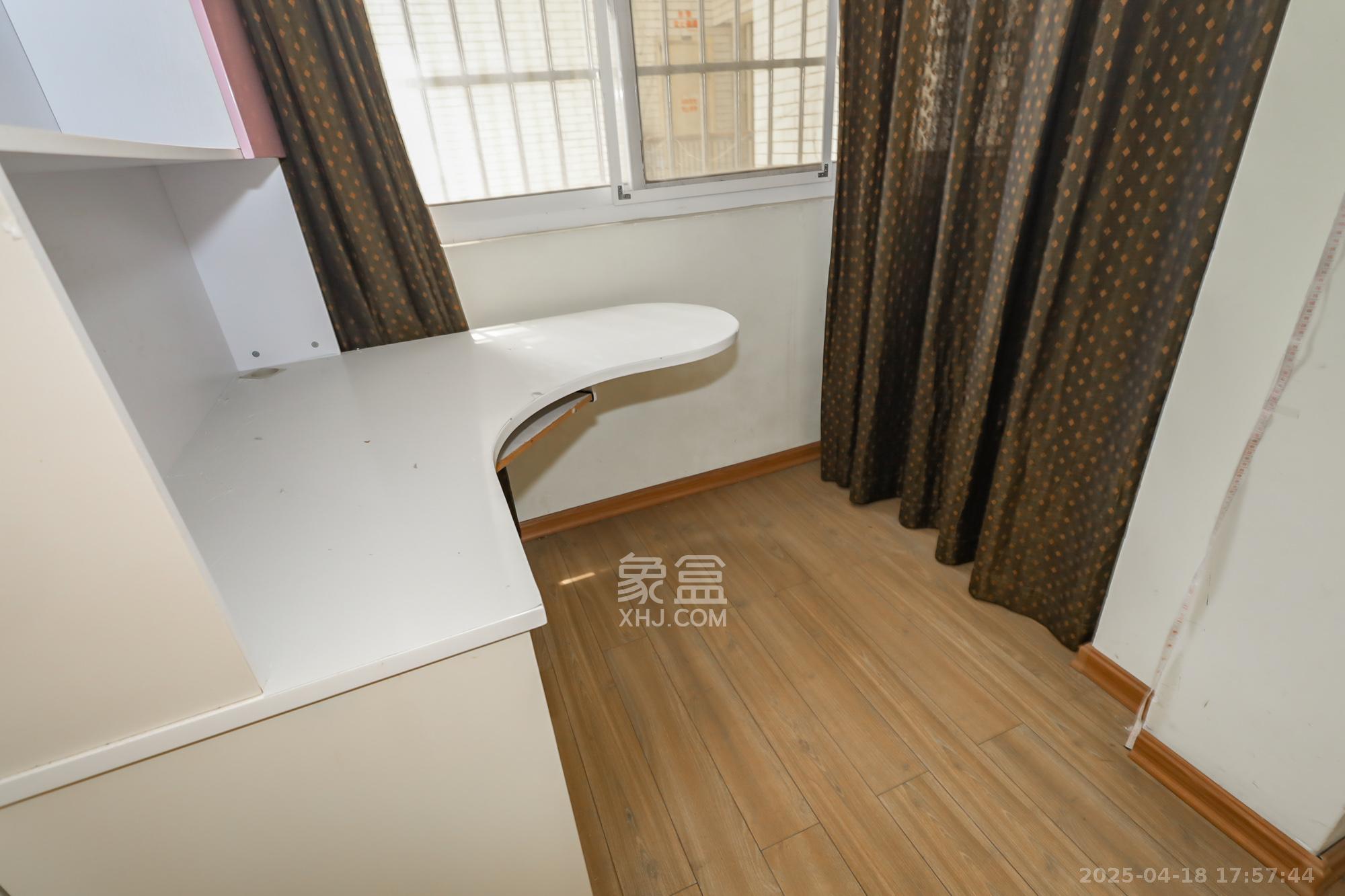 麓山才苑  3室2厅2卫   140.00万其他