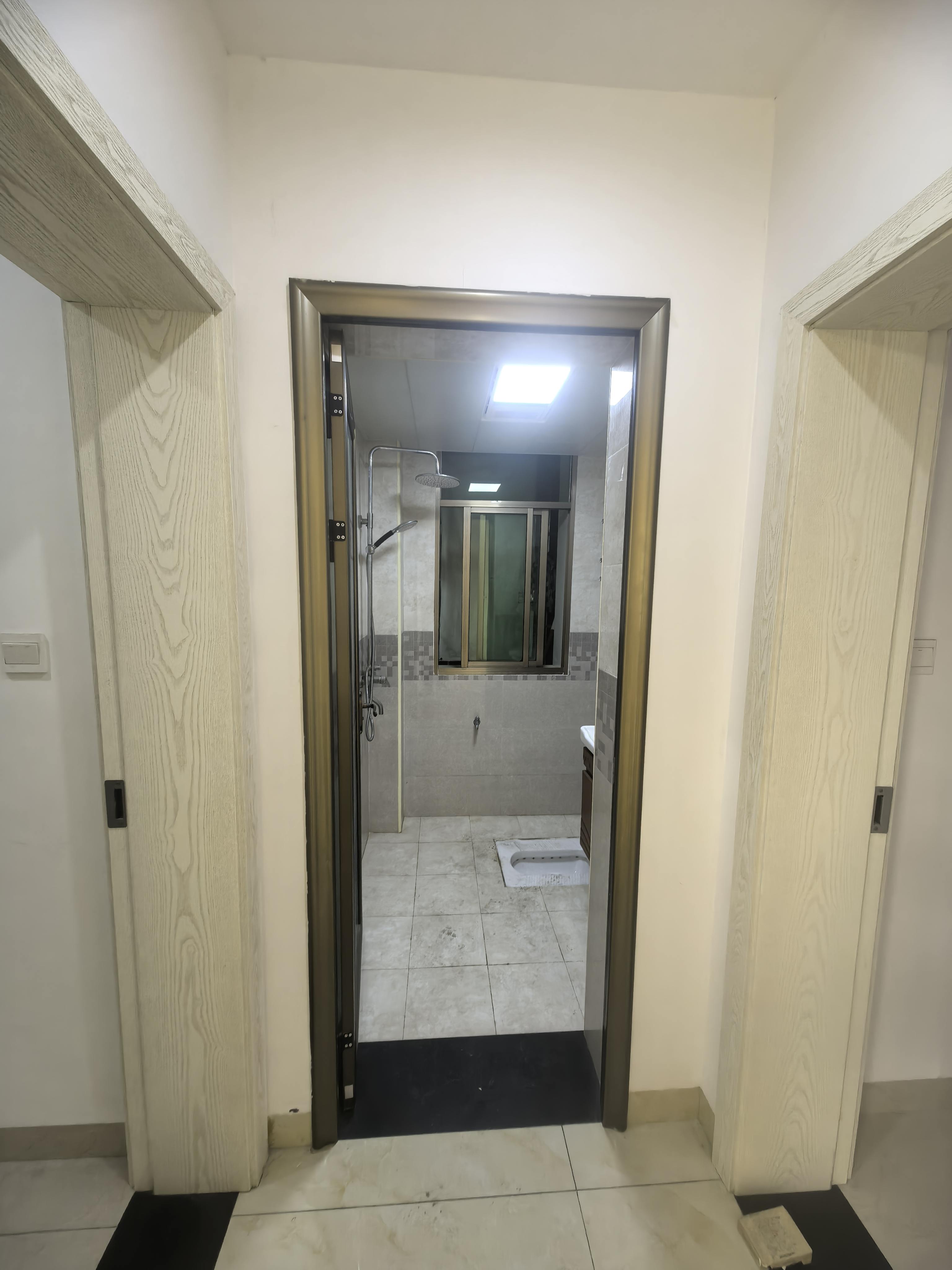 大立小区  3室2厅2卫   1400.00元/月室内图
