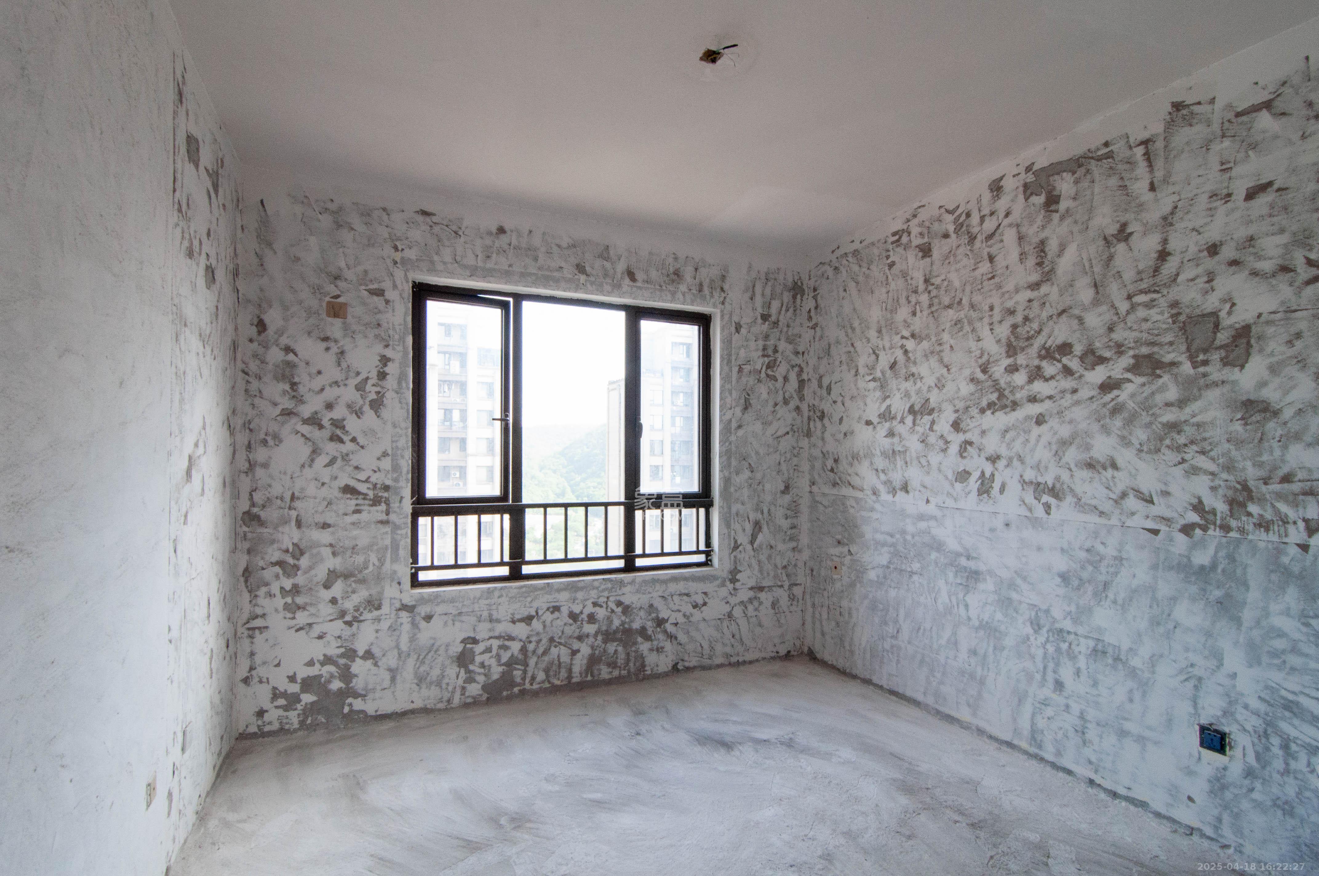 金茂梅溪湖  4室2厅1卫    258.0万其他