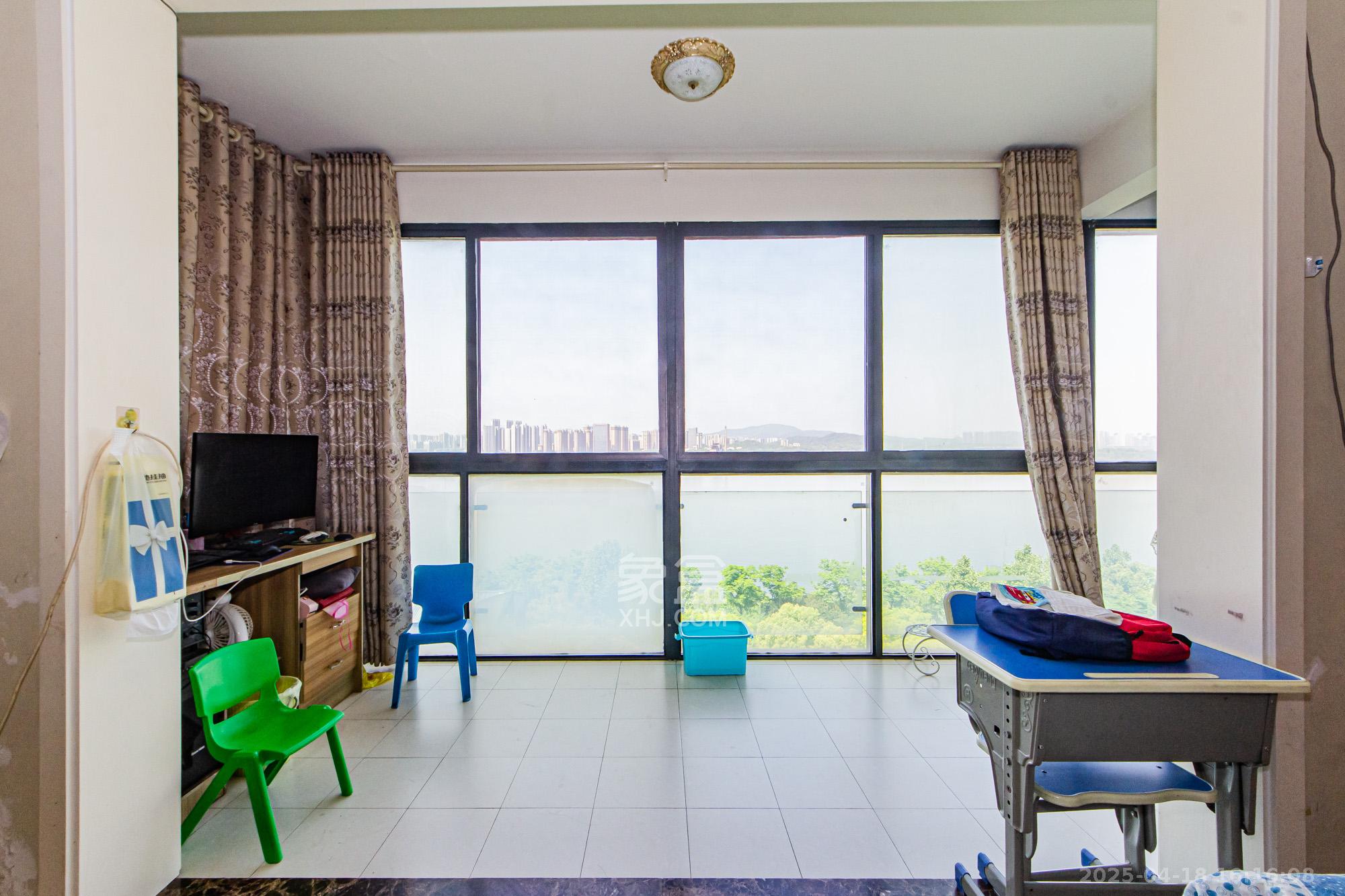 湘江世纪城聚江苑 4室2厅2卫 195.0万 湘江世纪城聚江苑 4室2厅2卫 195.0万阳台