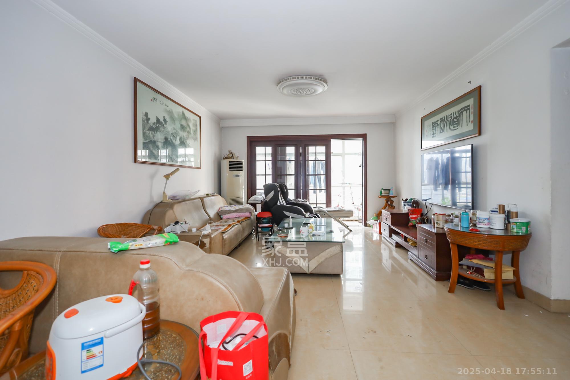 沁园春 4室2厅2卫 158.0万 沁园春 4室2厅2卫 158.0万客厅