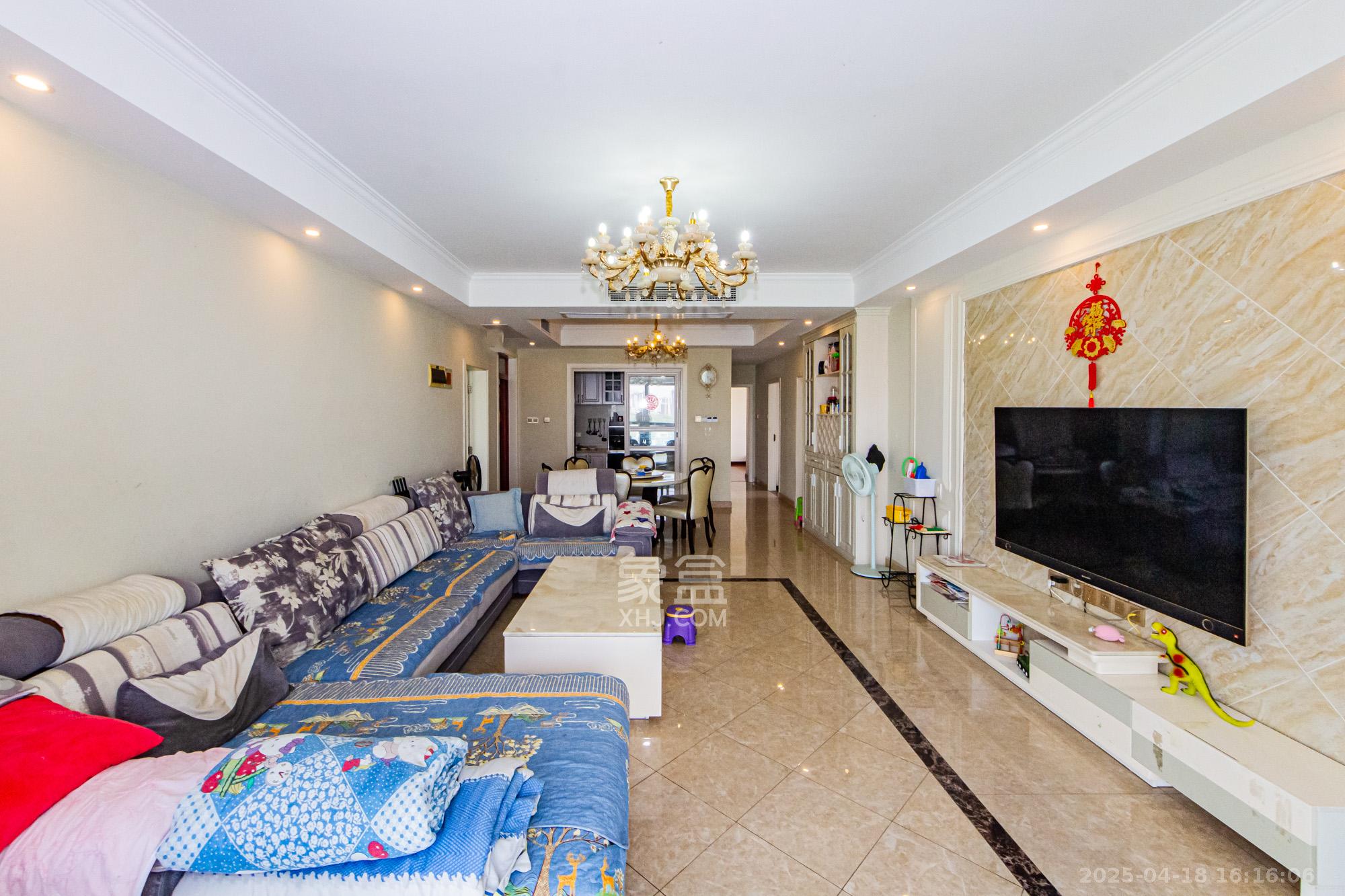 湘江世纪城聚江苑 4室2厅2卫 195.0万 湘江世纪城聚江苑 4室2厅2卫 195.0万客厅