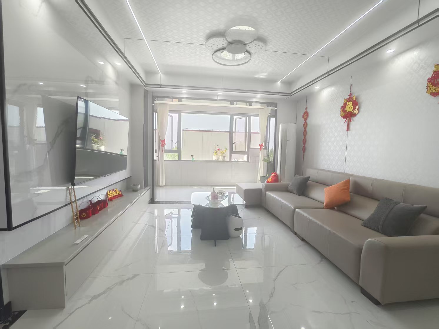 碧桂园华府(碧桂园五期)  3室2厅2卫    2600.0元/月 碧桂园华府(碧桂园五期)  3室2厅2卫    2600.0元/月室内图