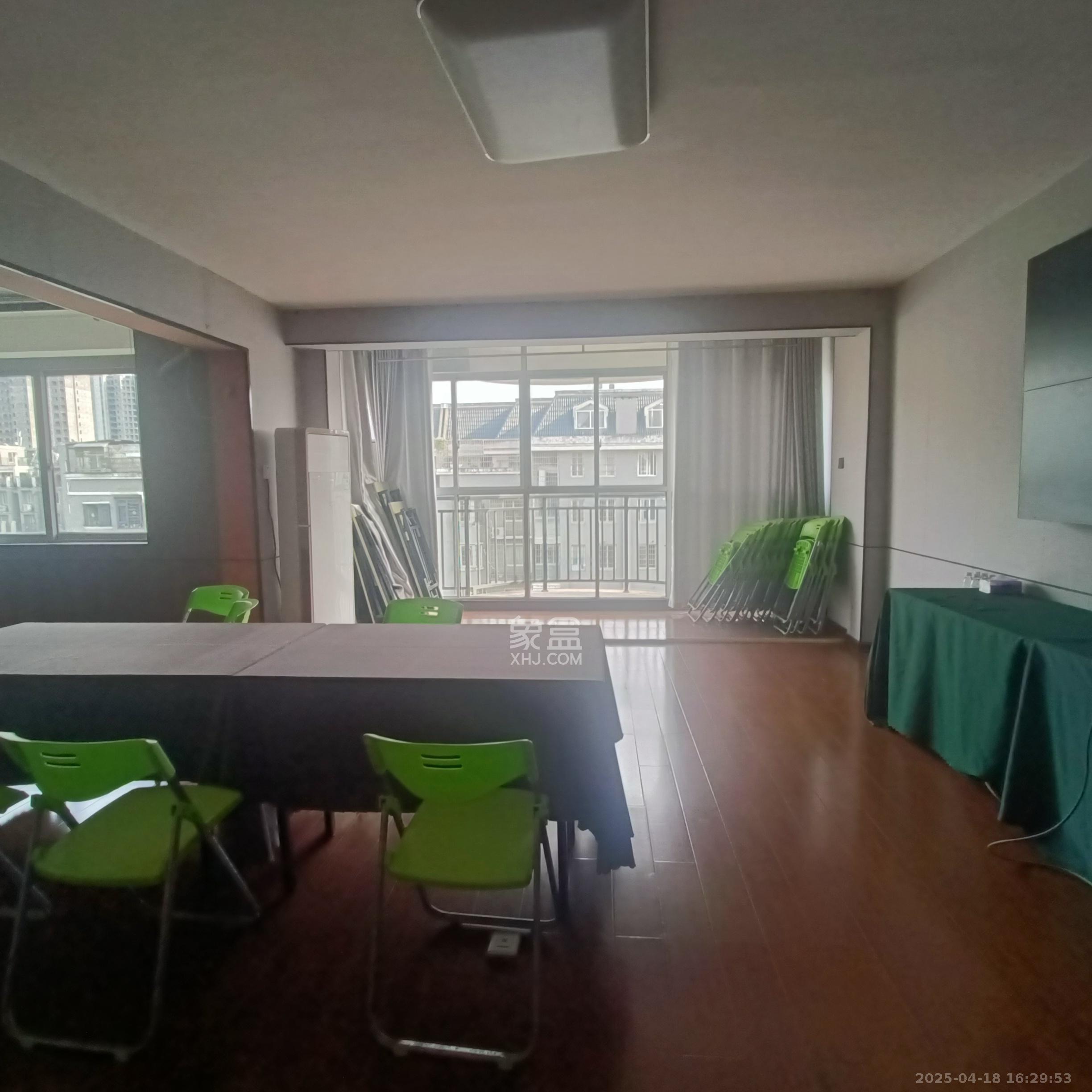 泰禹家园(彩云之翼家园一期、二期、三期)  4室2厅1卫    4000.0元/月 泰禹家园(彩云之翼家园一期、二期、三期)  4室2厅1卫    4000.0元/月室内图1