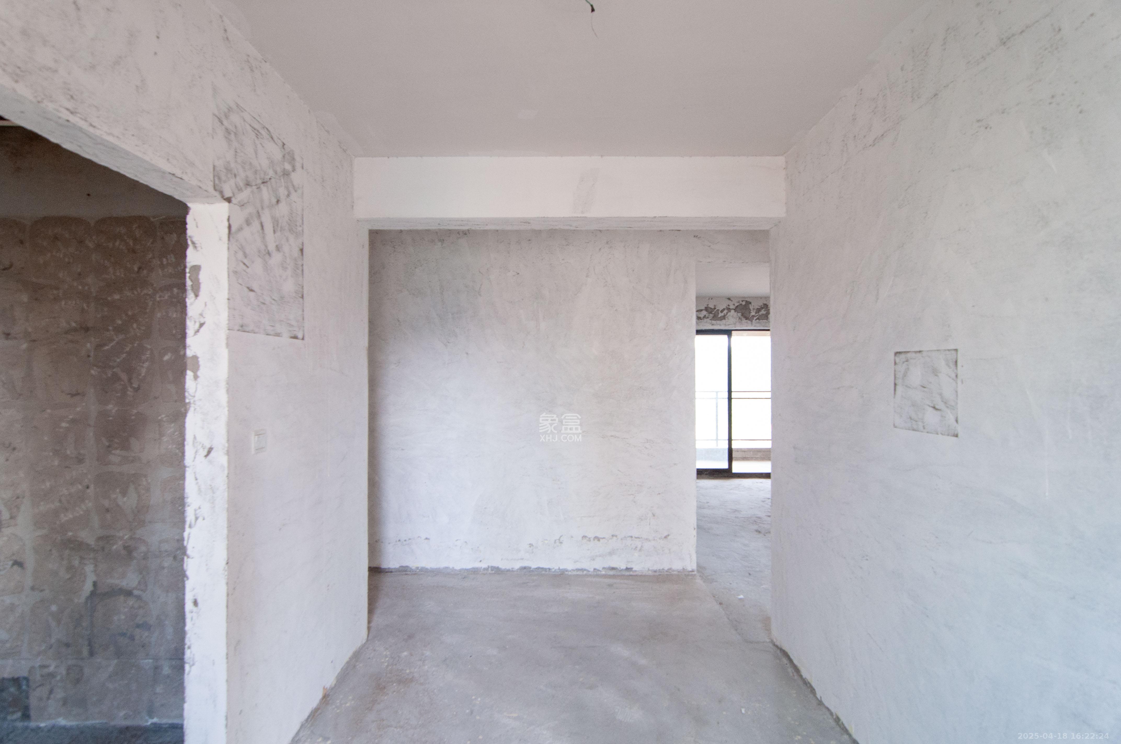 金茂梅溪湖  4室2厅1卫    258.0万其他