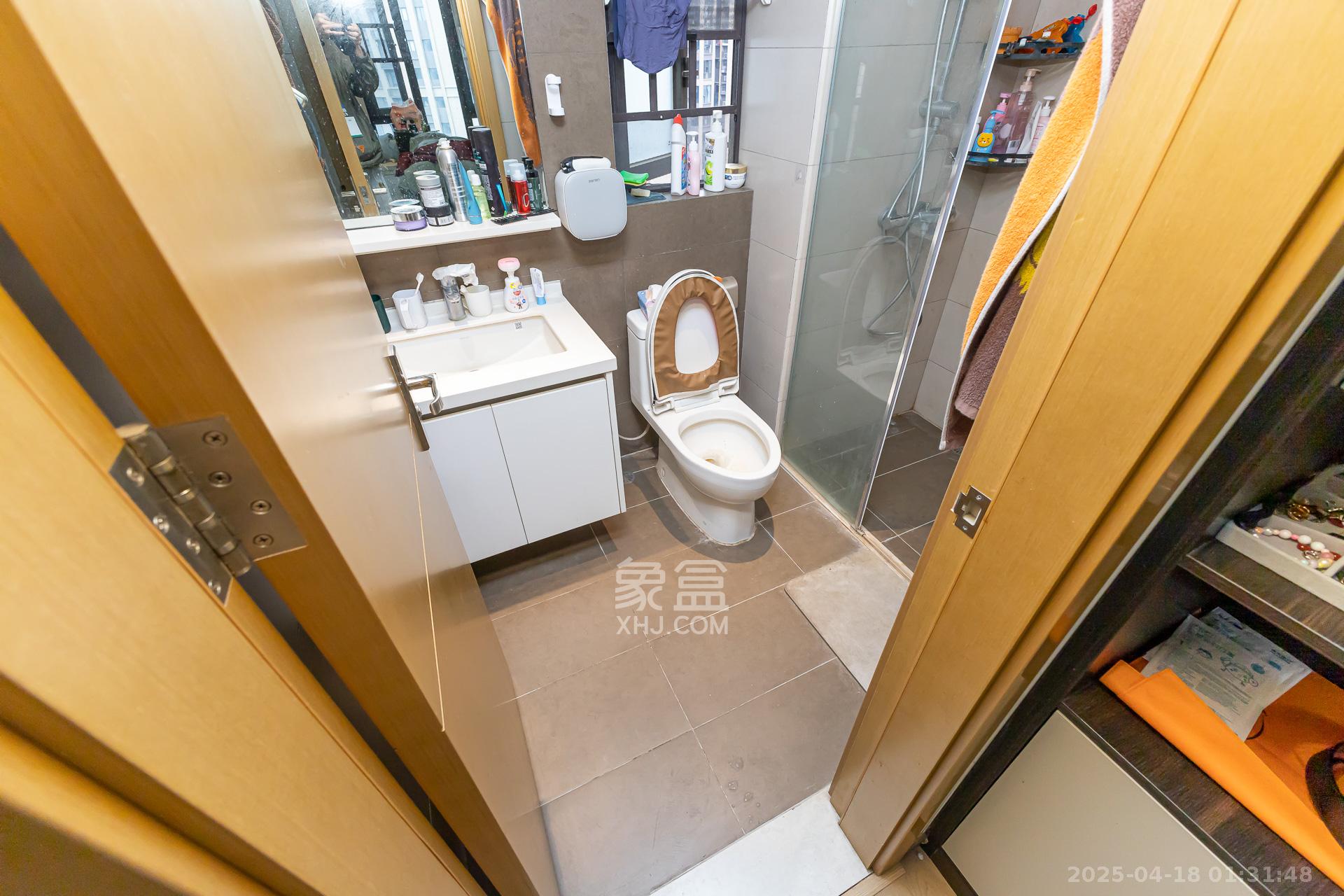 时代倾城四期 3室2厅2卫 120.0万 时代倾城四期 3室2厅2卫 120.0万卫生间