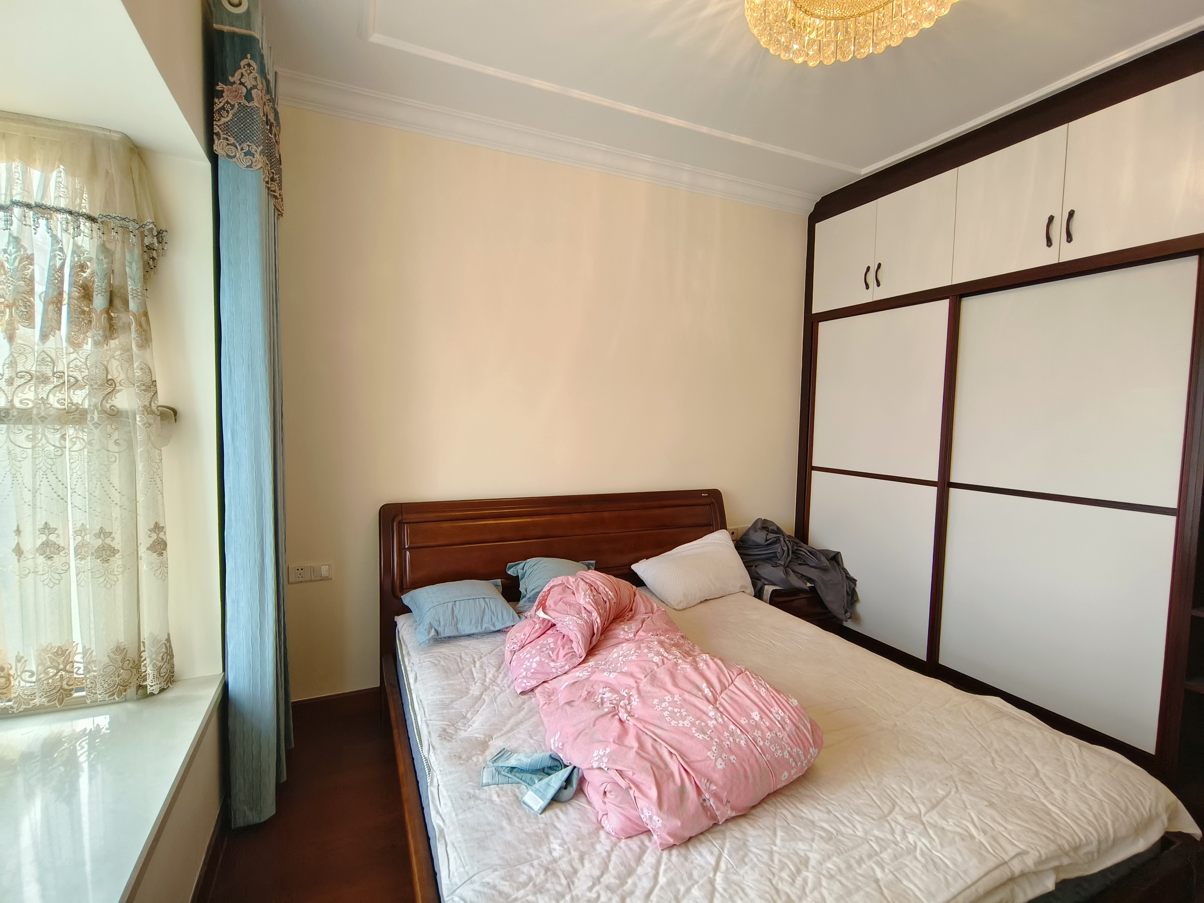 恒大华府  3室2厅1卫   1800.00元/月室内图