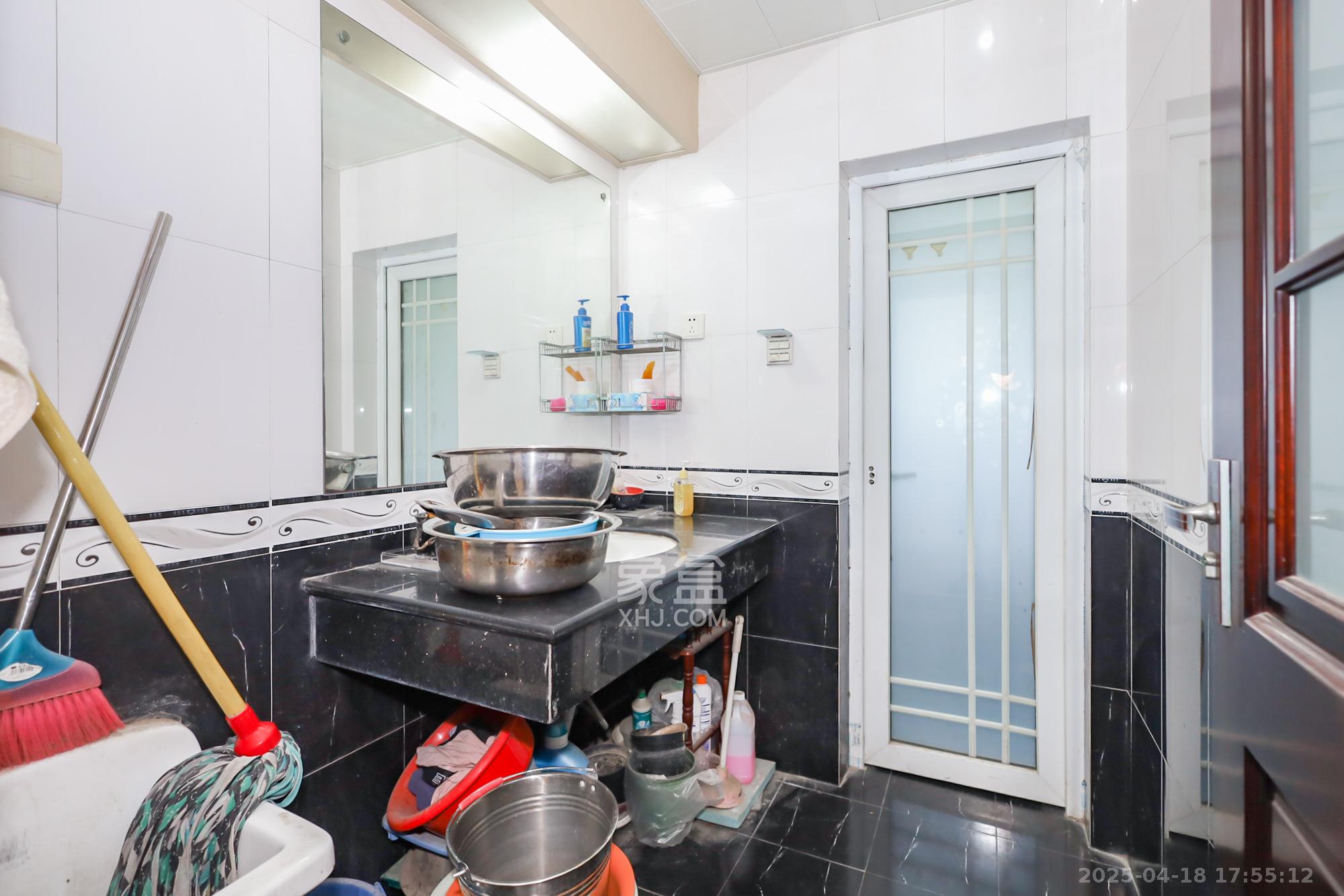 沁园春 4室2厅2卫 158.0万 沁园春 4室2厅2卫 158.0万卫生间