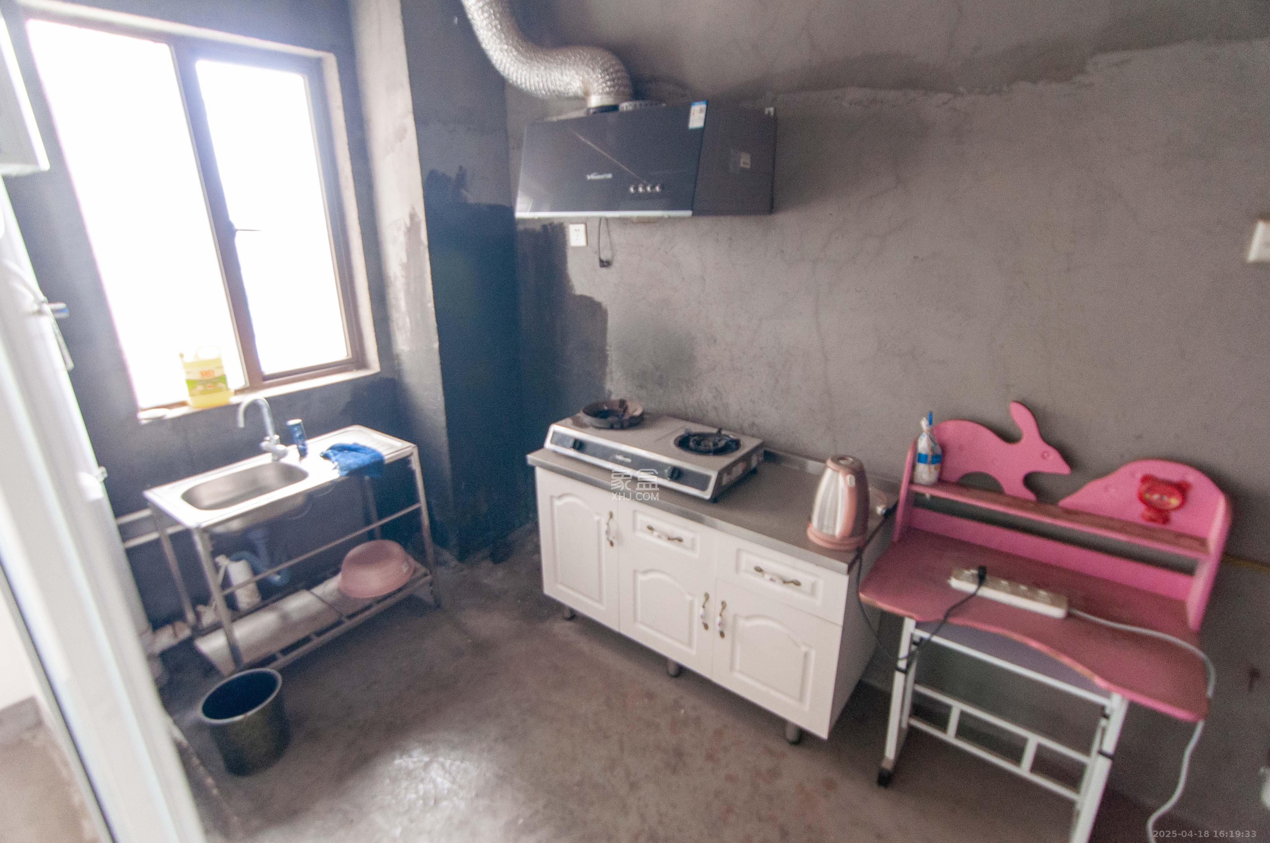 高信向日葵 3室2厅2卫 140.0万 高信向日葵 3室2厅2卫 140.0万厨房