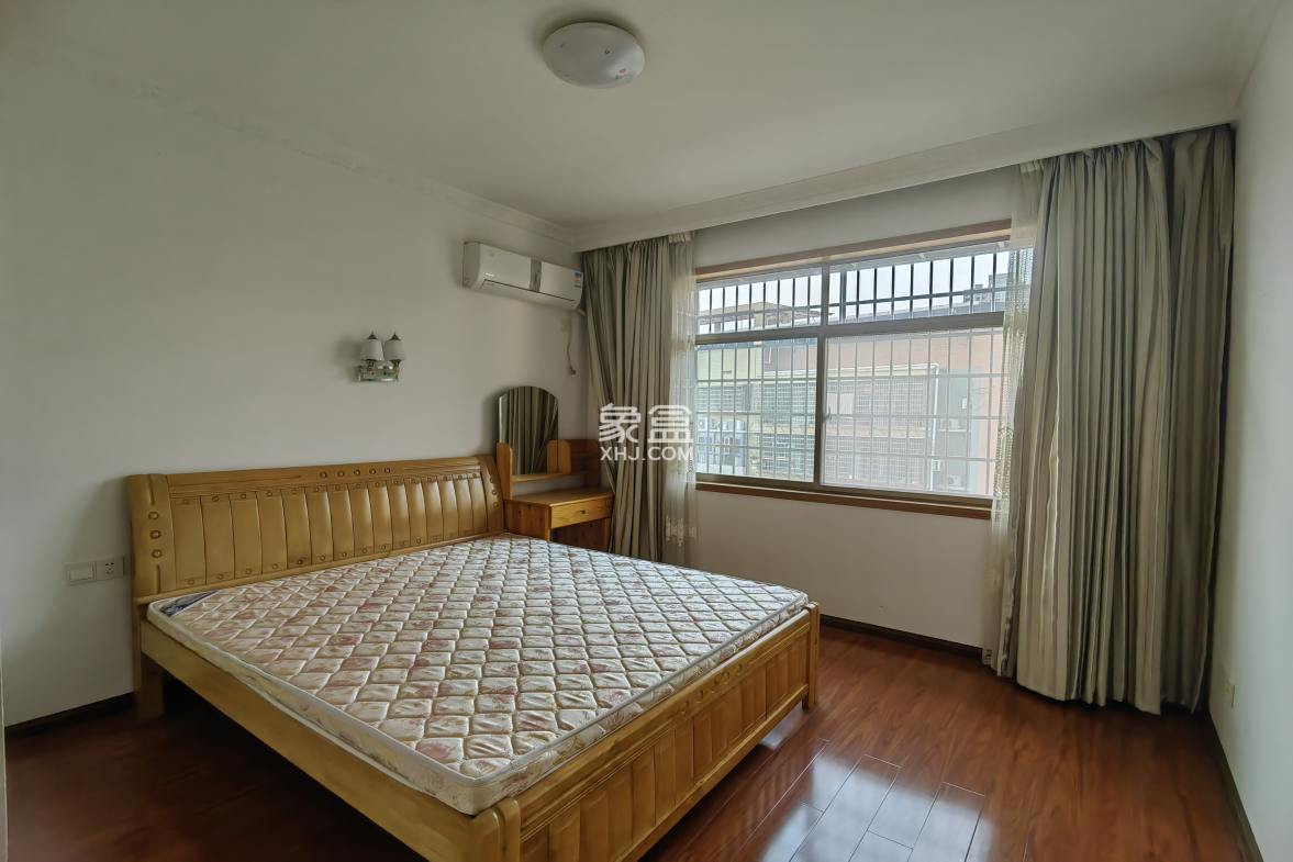 新公安局民警住宅小区  3室2厅2卫    88.8万 新公安局民警住宅小区  3室2厅2卫    88.8万客厅